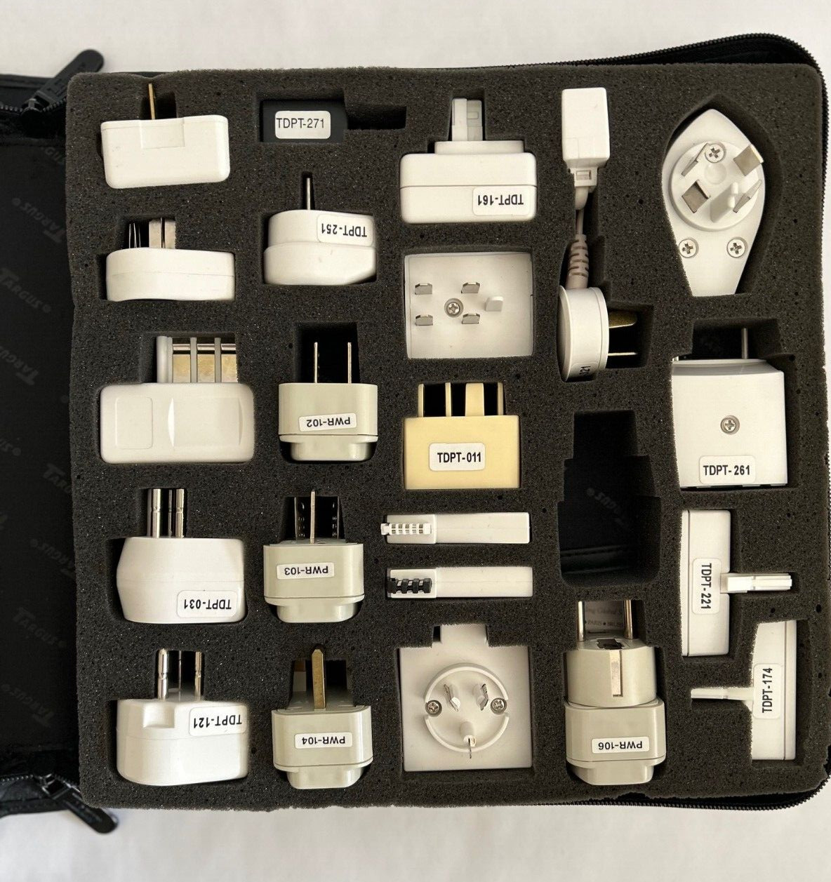 Targus Electric Power Adapter Travel Pack Worldwide Zipper Leather case