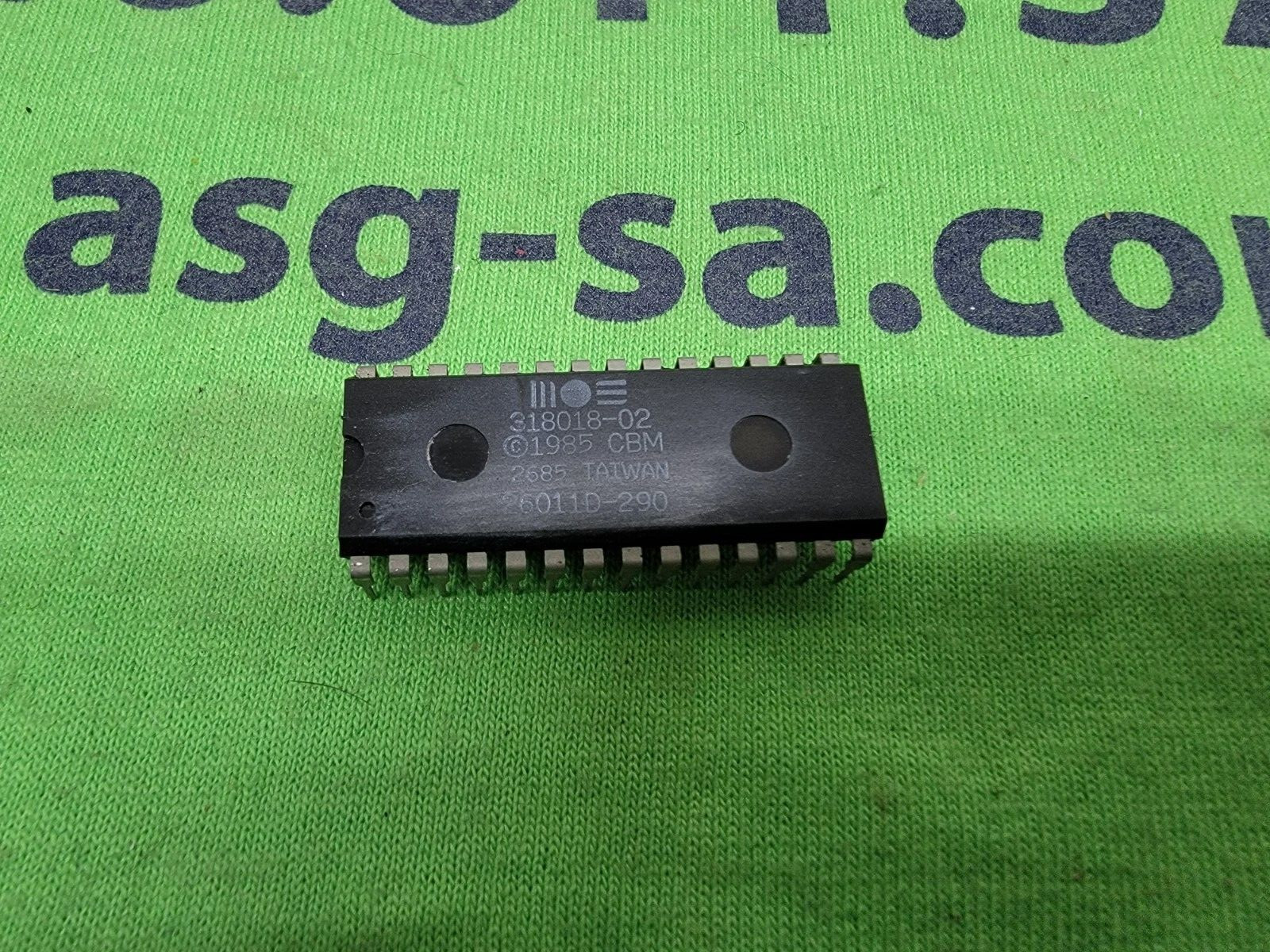 Commodore 128 MOS Technology 318018-02 PULLED FROM WORKING C128 MOTHERBOARD