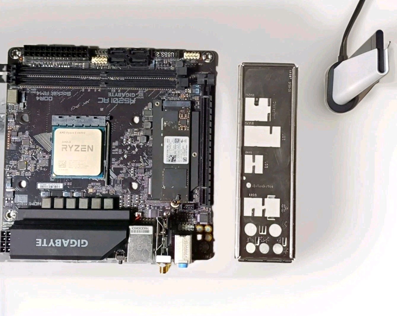 GIGABYTE A520I AC Mini-ITX Motherboard + AMD Ryzen 5 4600G (AM4) & 256 GB SSD