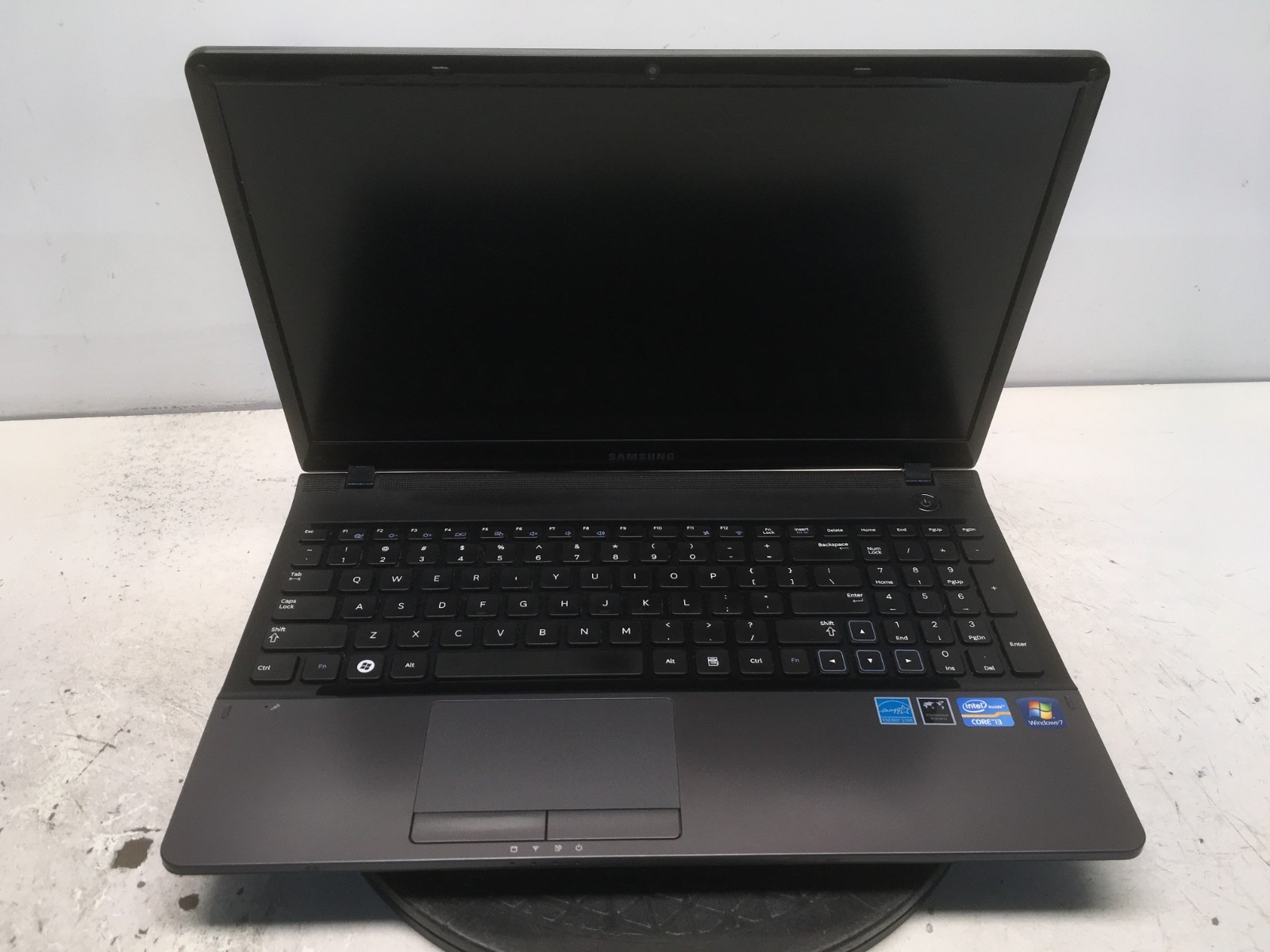 Samsung NP300E5A-A02UB Intel i3-2350M 2.3GHz 6 GB NO HDD No Batt
