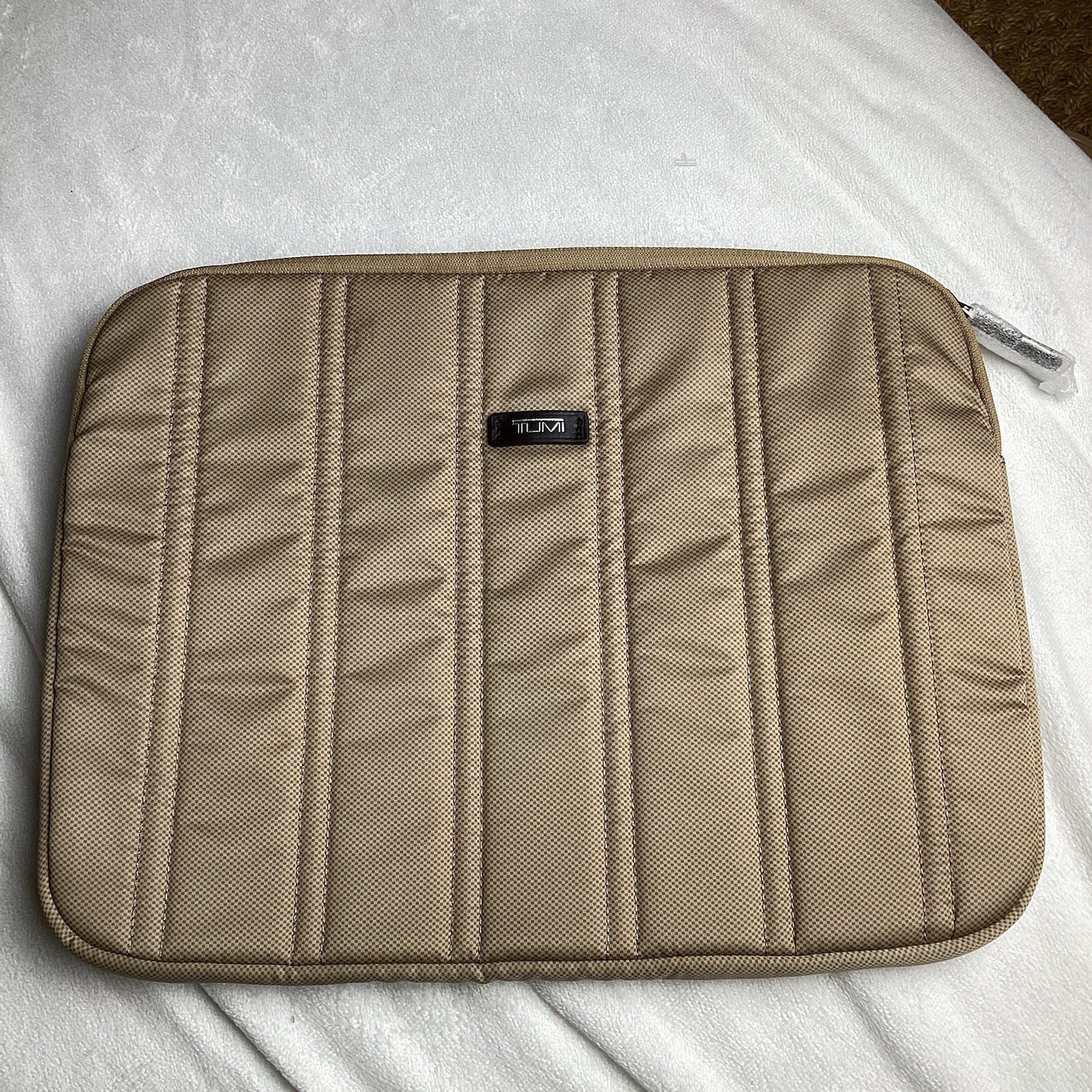 Tumi Tan Ballistic Nylon Quilted Laptop Sleeve Case Khaki Padded Zippered Bag