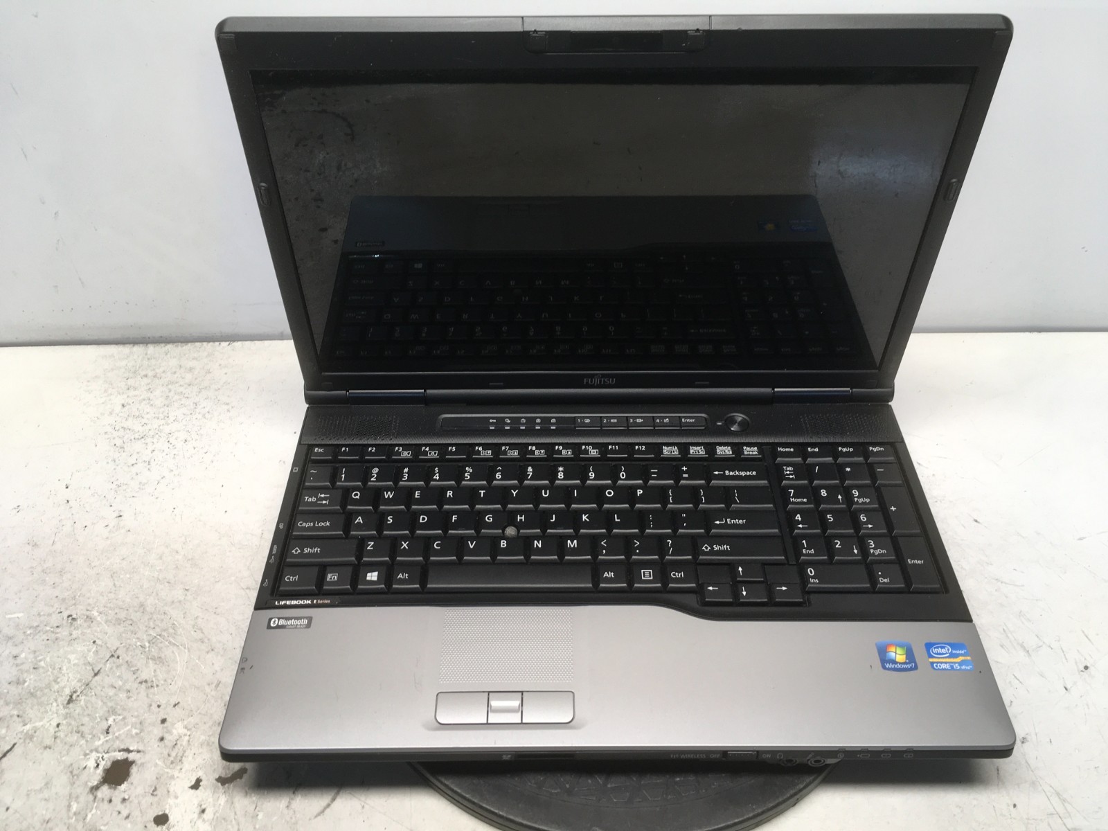 Fujitsu LifeBook E752 Intel i5-3340M 2.7GHz 4 GB NO HDD No Batt