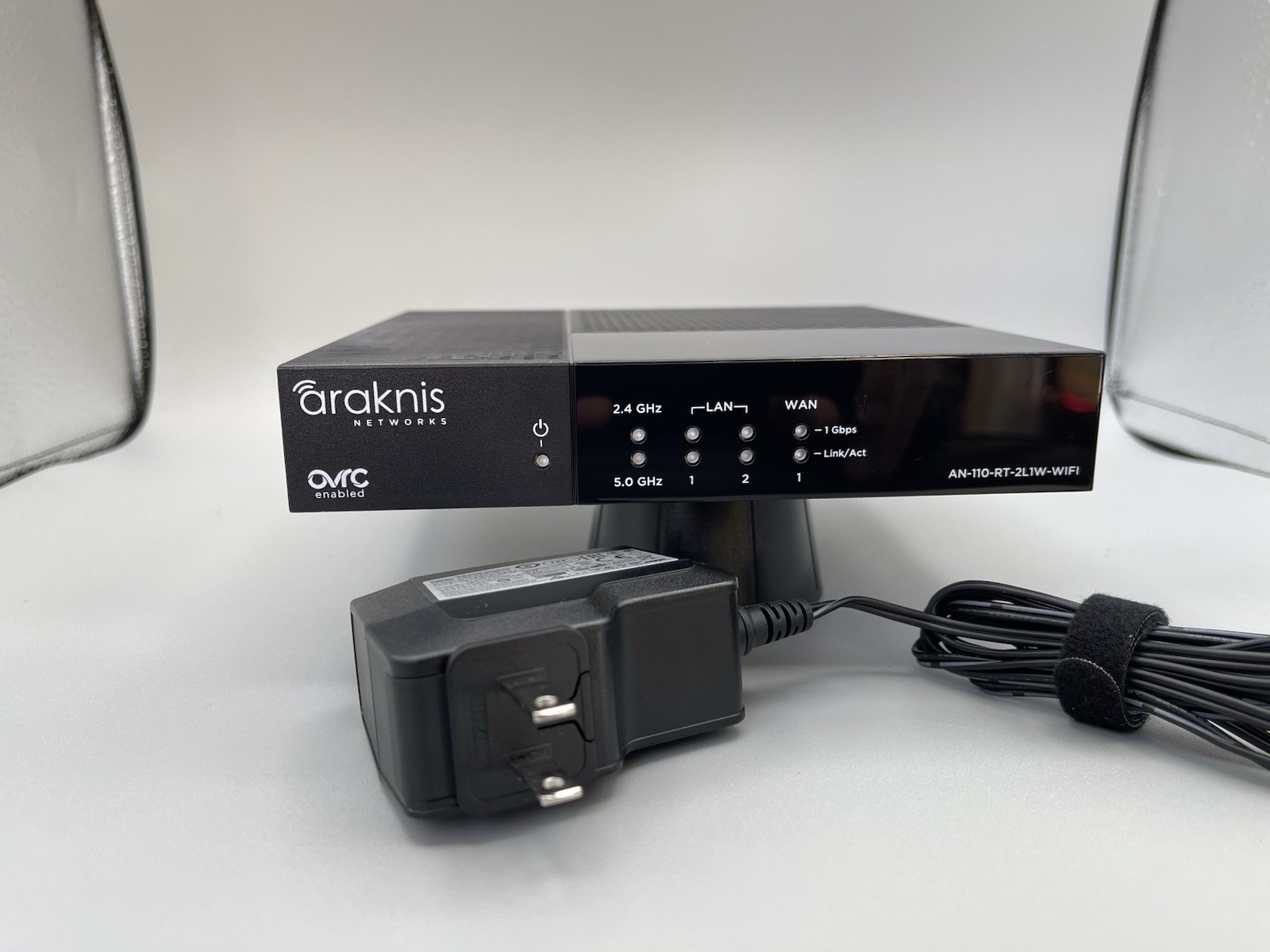 Araknis Networks® 110-Series Single-WAN Gigabit VPN Router with Wi-Fi