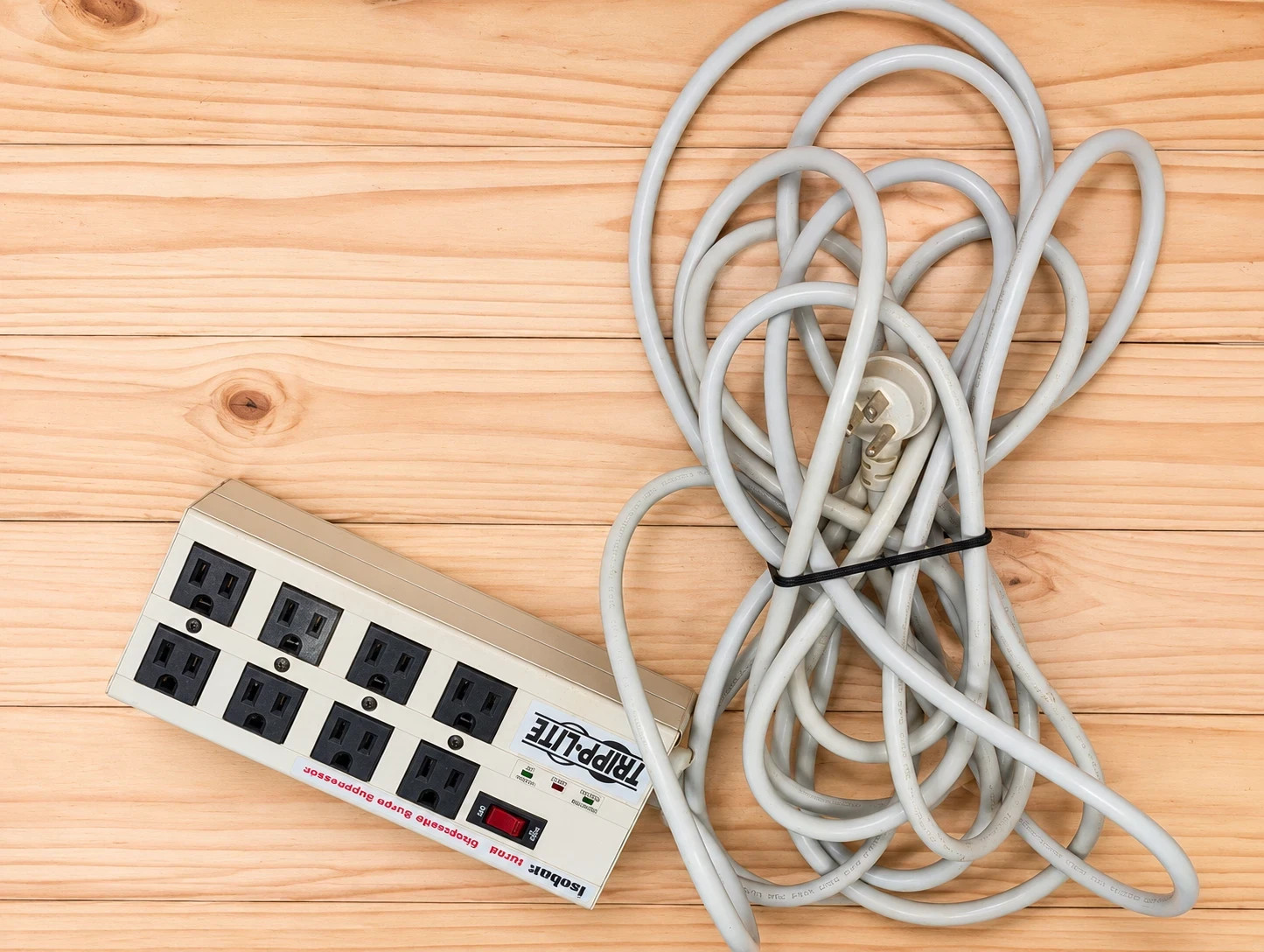 Tripp Lite ISOBAR825ULTRA 8 Outlet Isobar Surge Protector Metal 25FT Cord  QTY