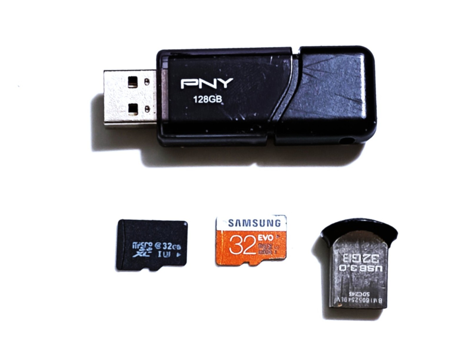 4 memory items 😊1 SanDisk 32GB + 1 PNY 128 GB + 2 Micro SDs with 32gb Each👍