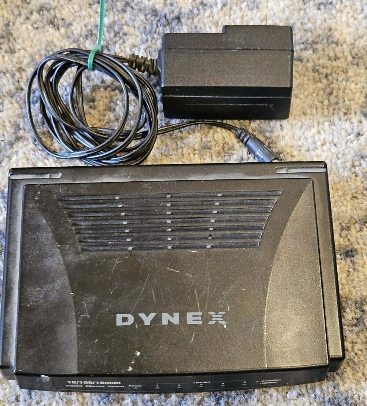 Dynex 5 Port Gigabit Ethernet Switch 10 100 1000M DX-GB5PRT