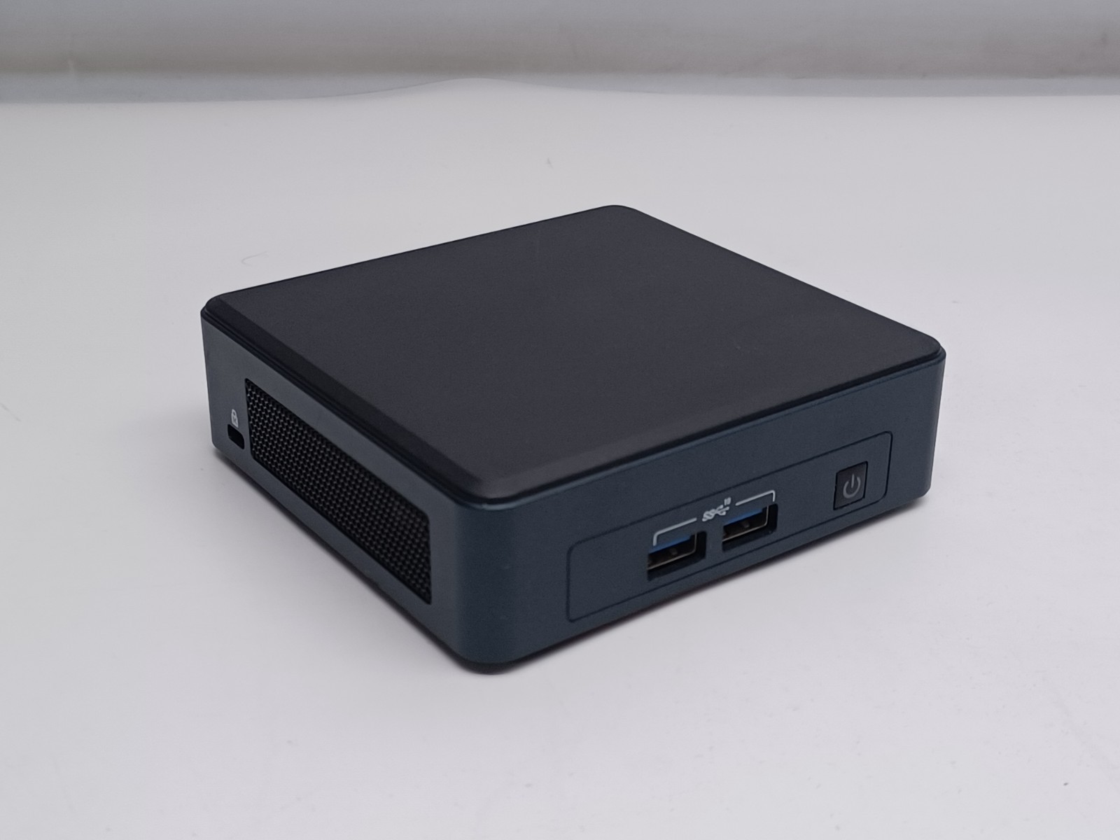 Intel NUC NUC11TNKi3 i3-1115G4 8gb RAM 256gb SSD windows 11 pro