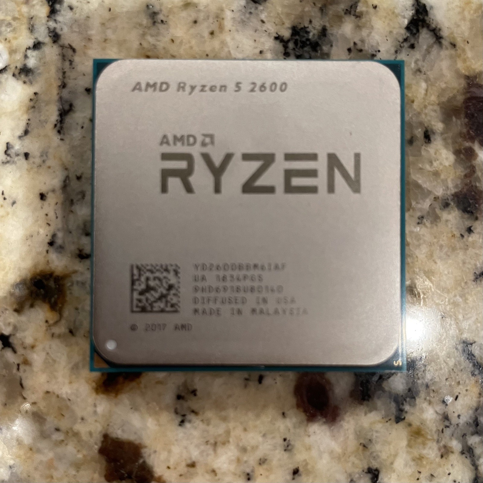 AMD Ryzen 5 2600 3.9 GHz 6-Core Processor YD2600BBM6IAF with AMD cooler