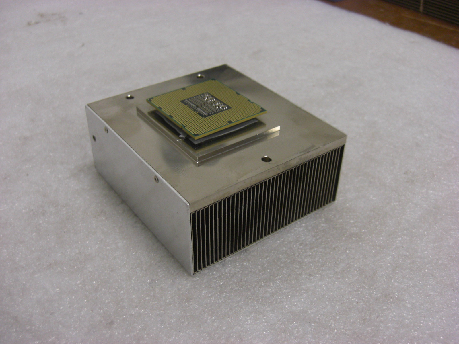 HP 490073-001 Intel e5520 slbfd 2.26Ghz 8m 5.86 cpu W/ 496064-001 heatsink