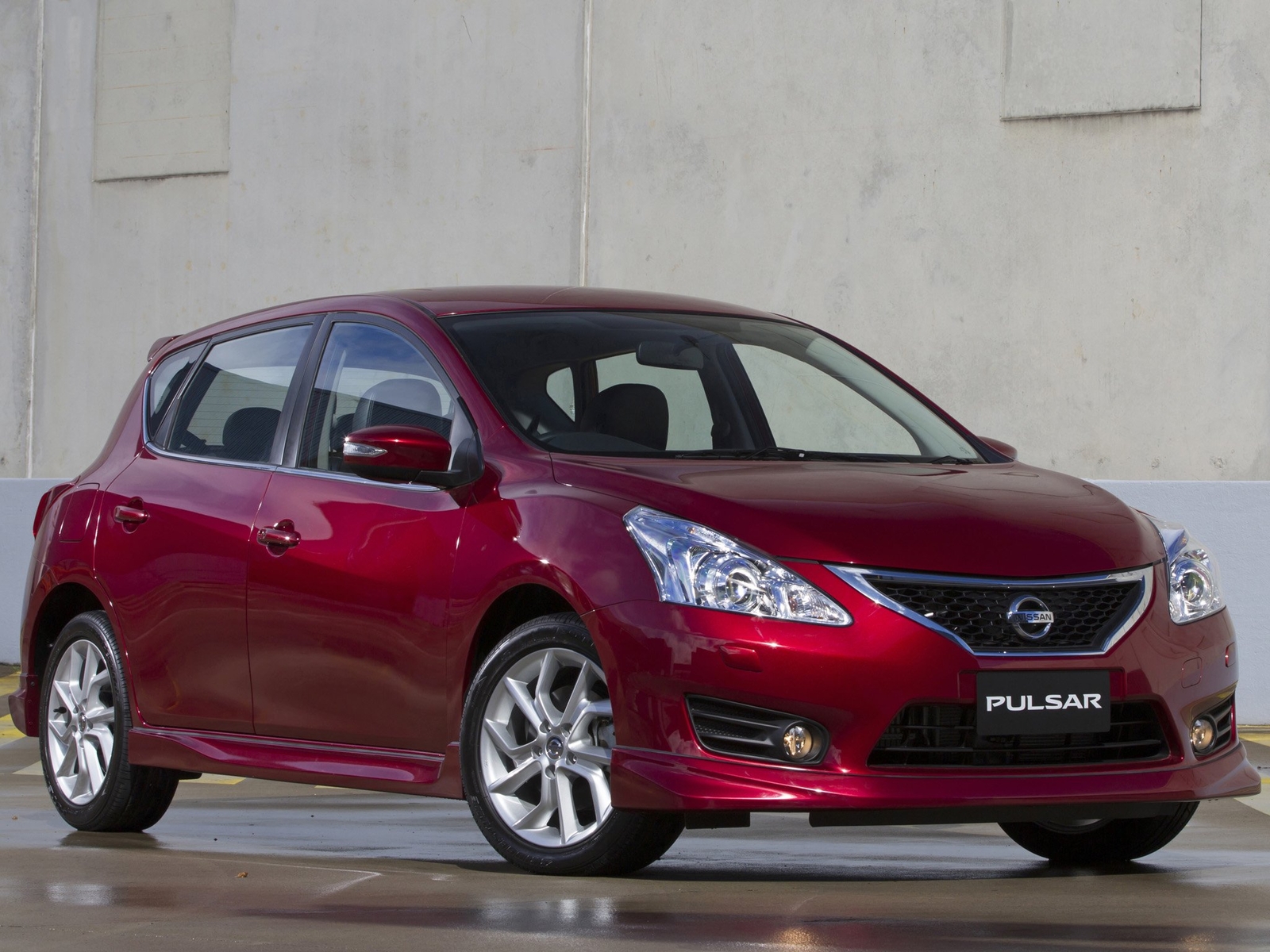 Cars nissan pulsar sss Desk Mat Stitched