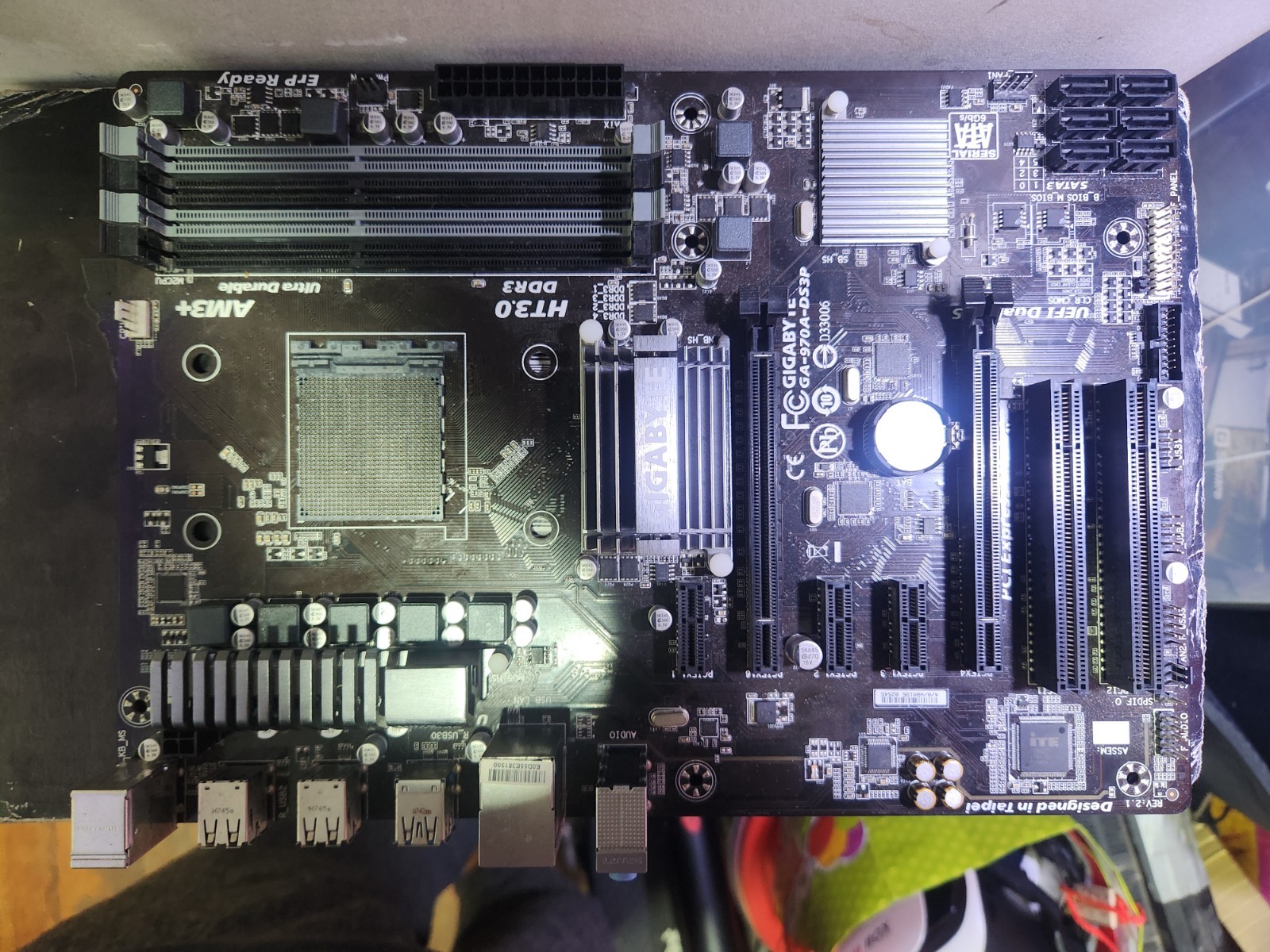 Gigabyte GA-970A-DS3P V2 AM3+ Motherboard – For Repair / Parts – AS-IS
