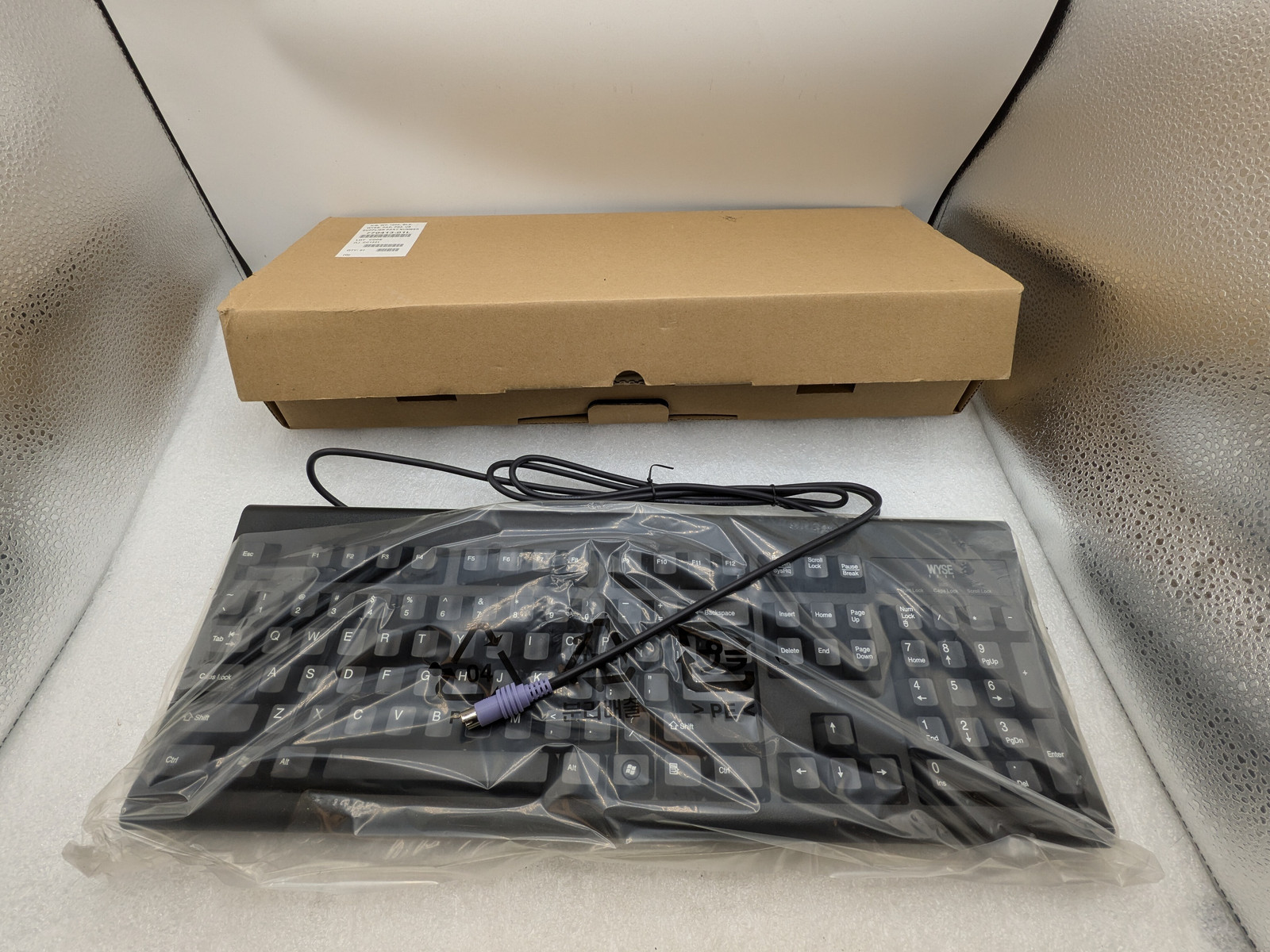 NEW OEM Wyse Dell Keyboard KB-3923 Black 104 Key Pad PS/2 6-pin Plug 770413-01L