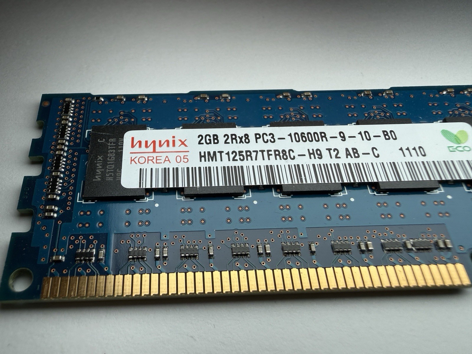 Hynix 2GB DDR3 RDIMM PC3-10600R DDR3-1333 ECC Reg 240-Pin HMT125R7TFR8C-H9