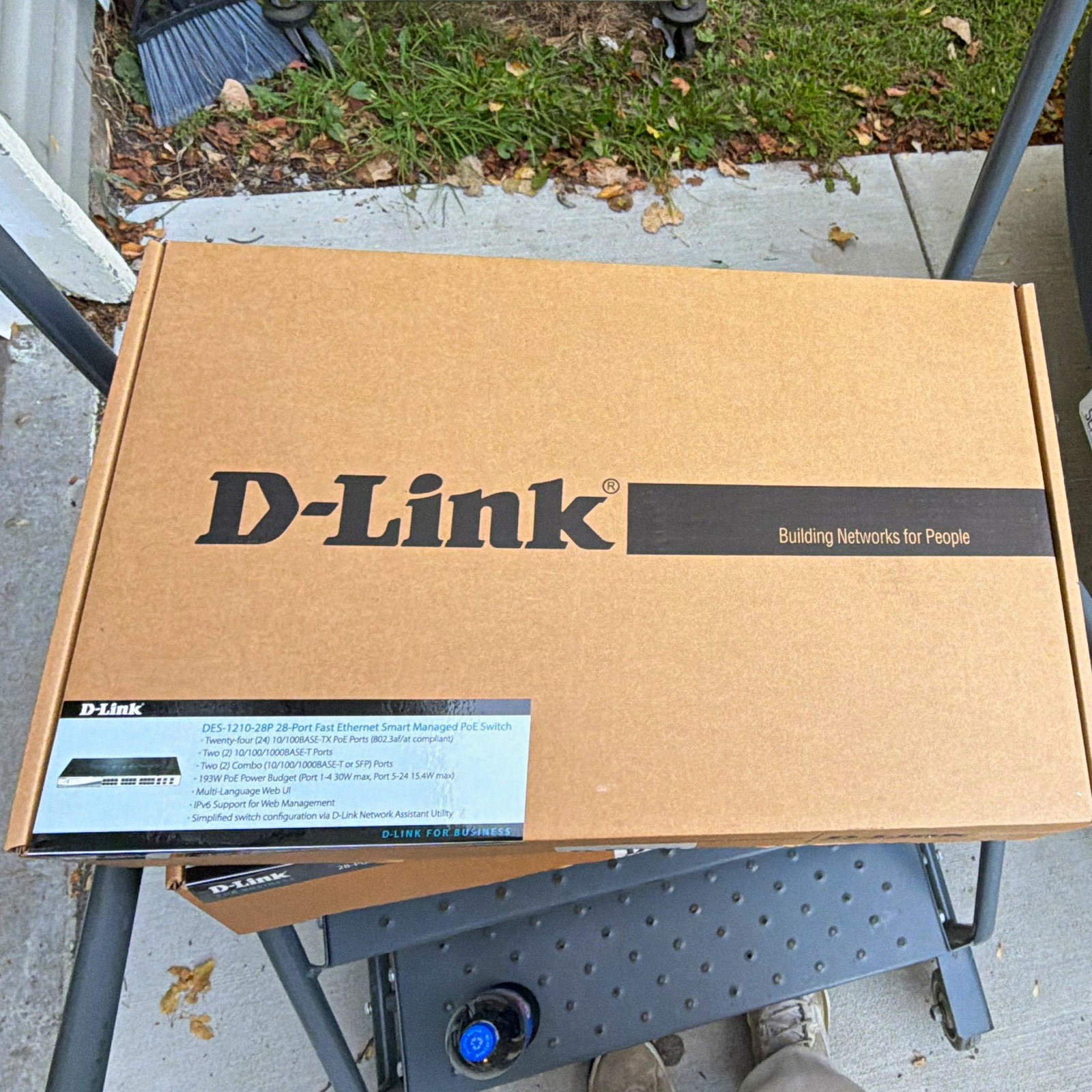 D-Link DES-1210-28P Web Smart 24-Port Fast Ethernet Switch w/ 4 SFP Rack