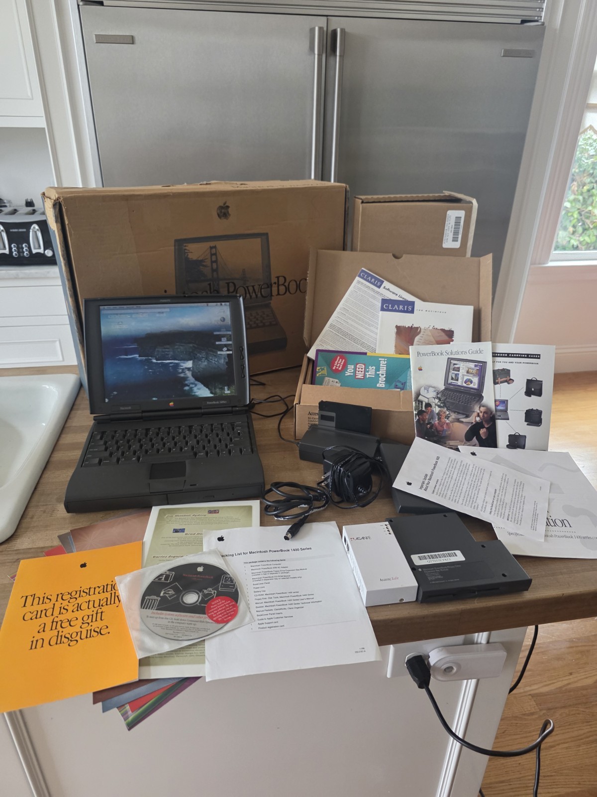 Apple Macintosh Powerbook 1400CS IN BOX w, mint bookcover skins CD/Floppy videos