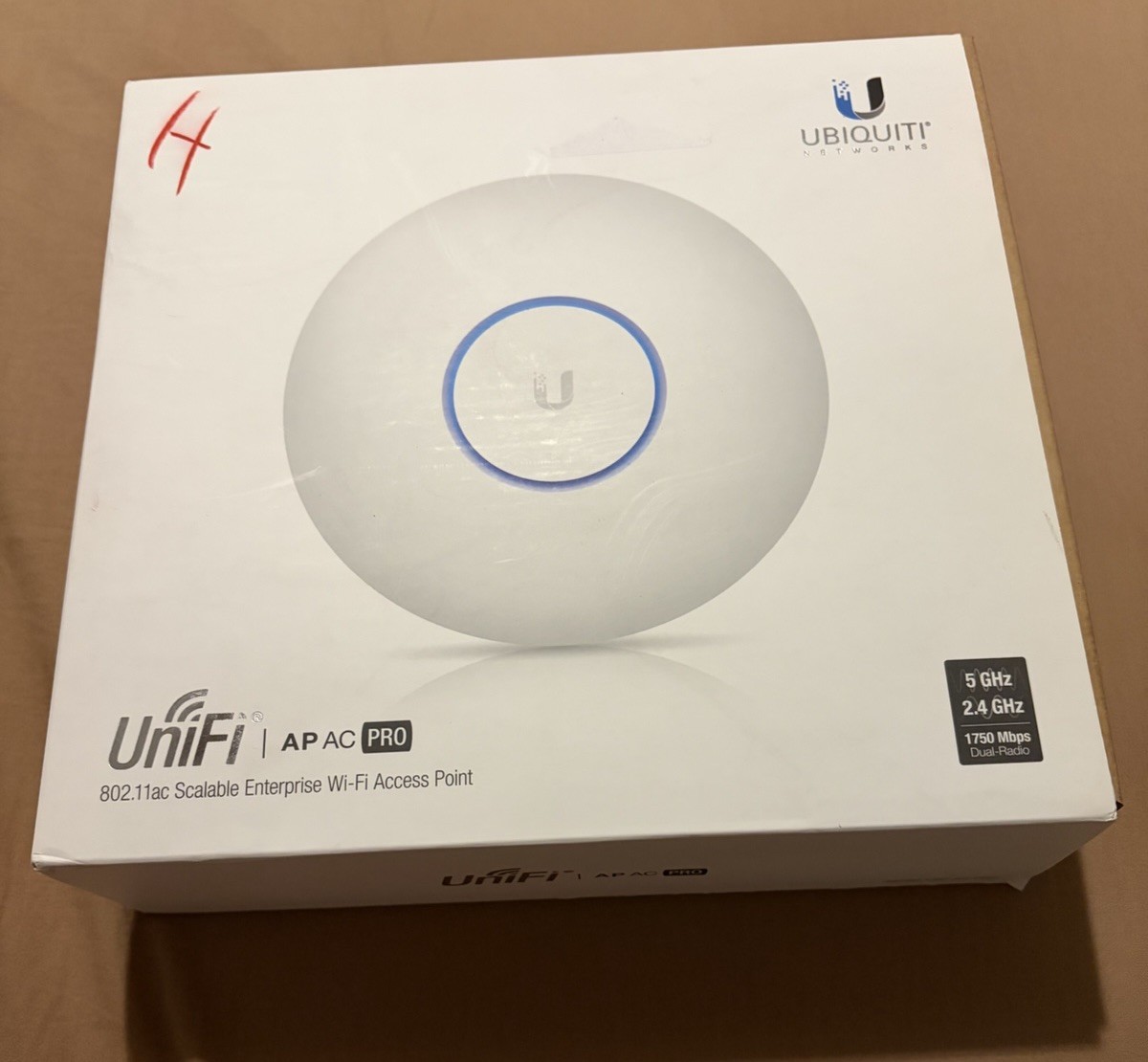 Ubiquiti UniFi UAP-AC-PRO 802.11ac Scalable Enterprise Wi-Fi Access Point