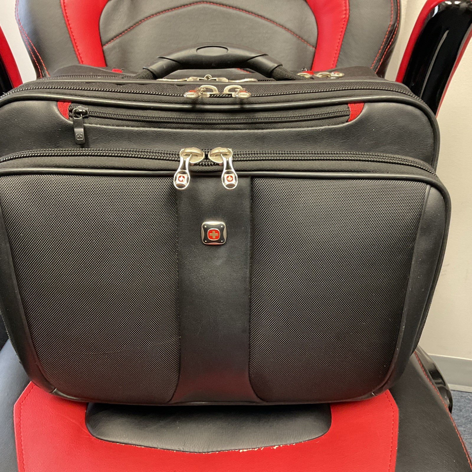 Swiss Wenger PATRIOT Black Wheeled 15.6" Laptop Case - Fits 15.4" PC PreOwned