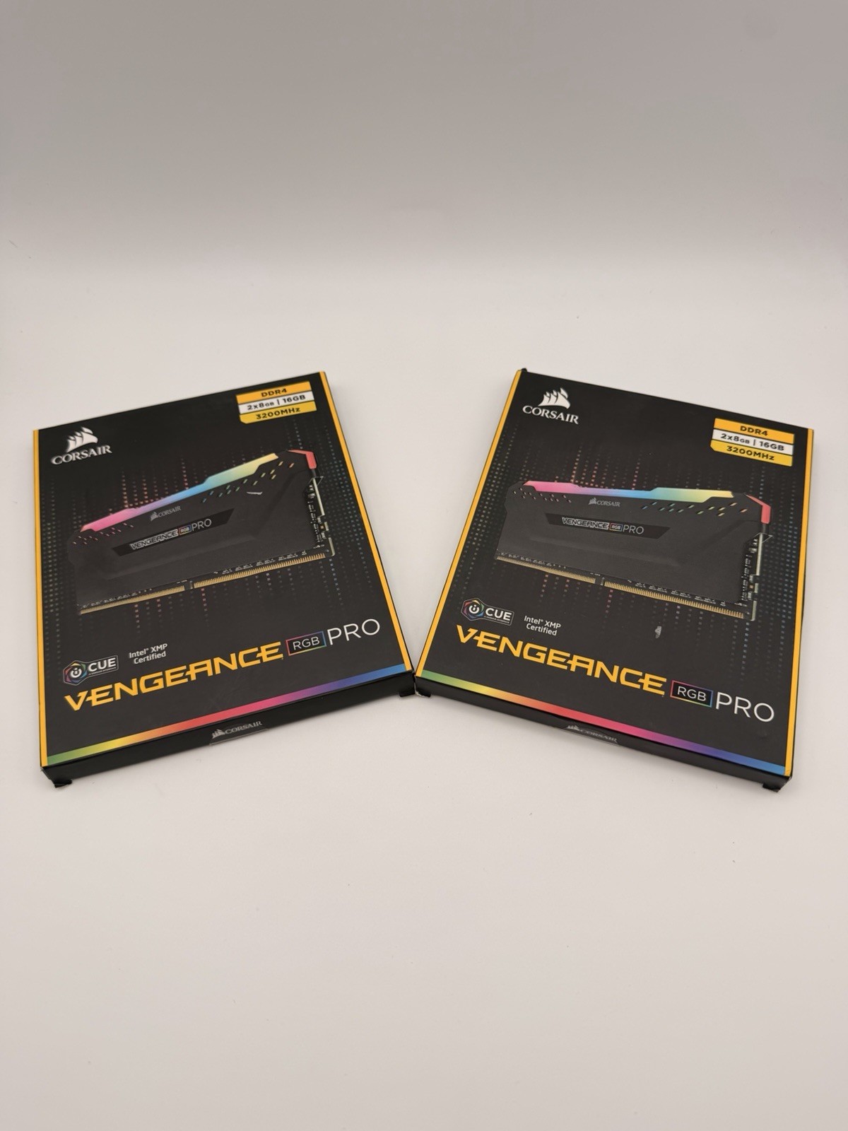 Corsair CMW16GX4M2C3200C16 3200 MHz RGB 32GB DDR4 SDRAM - Black