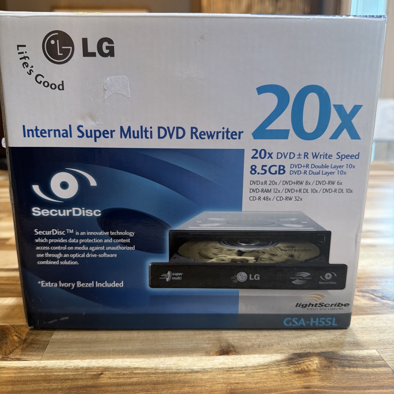 LG GE20  External Super Multi DVD +/- Rewriter 20x Speed 8.5 GB LightScribe