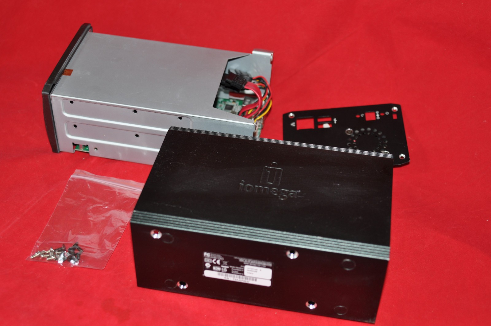 iomega StorCenter ix2 NAS Network Attached Storage OLD model,no drives,complete