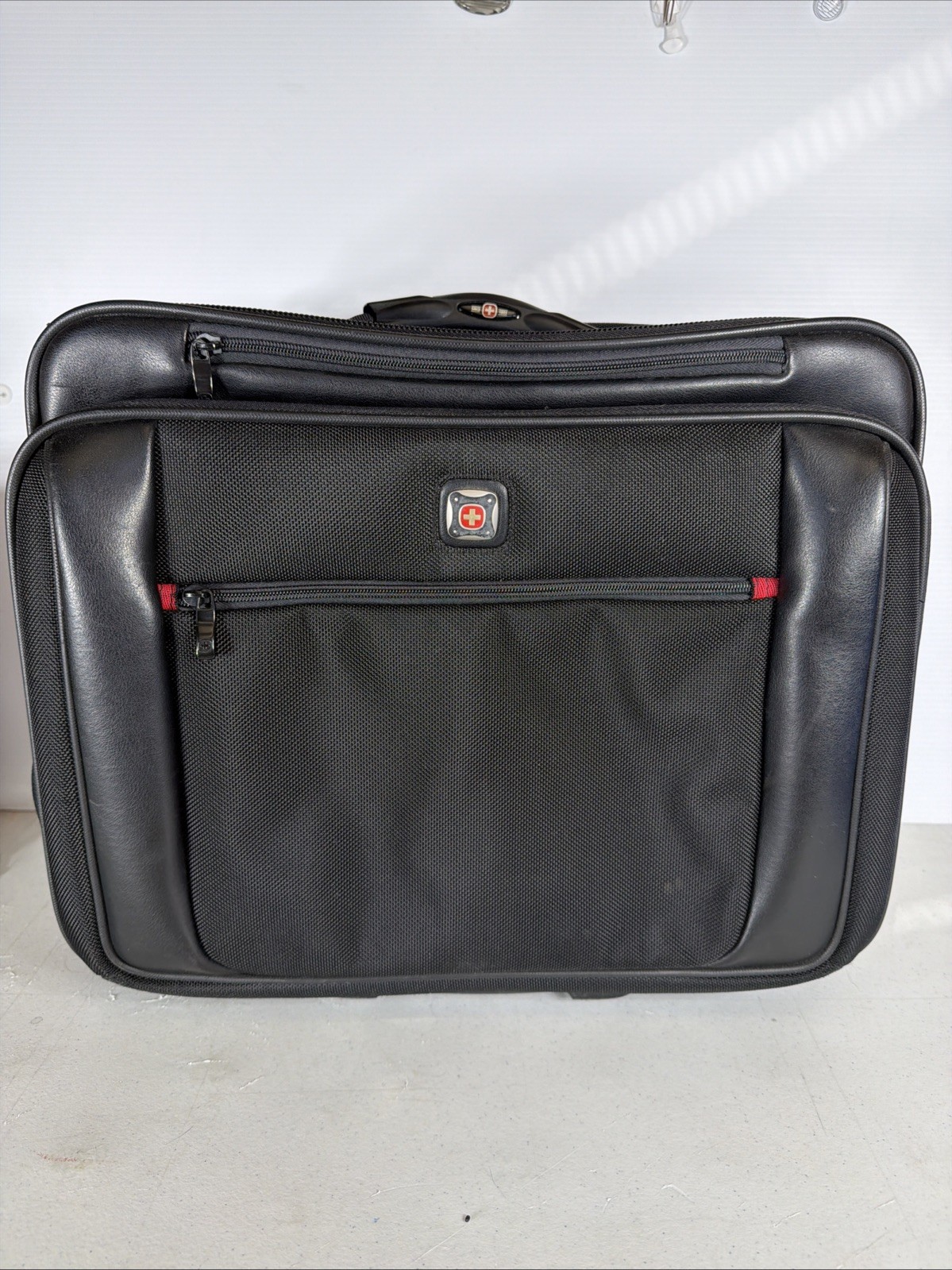 Wenger Swiss Gear Wheeled Business Travel Case Luggage No Shoulder Strap