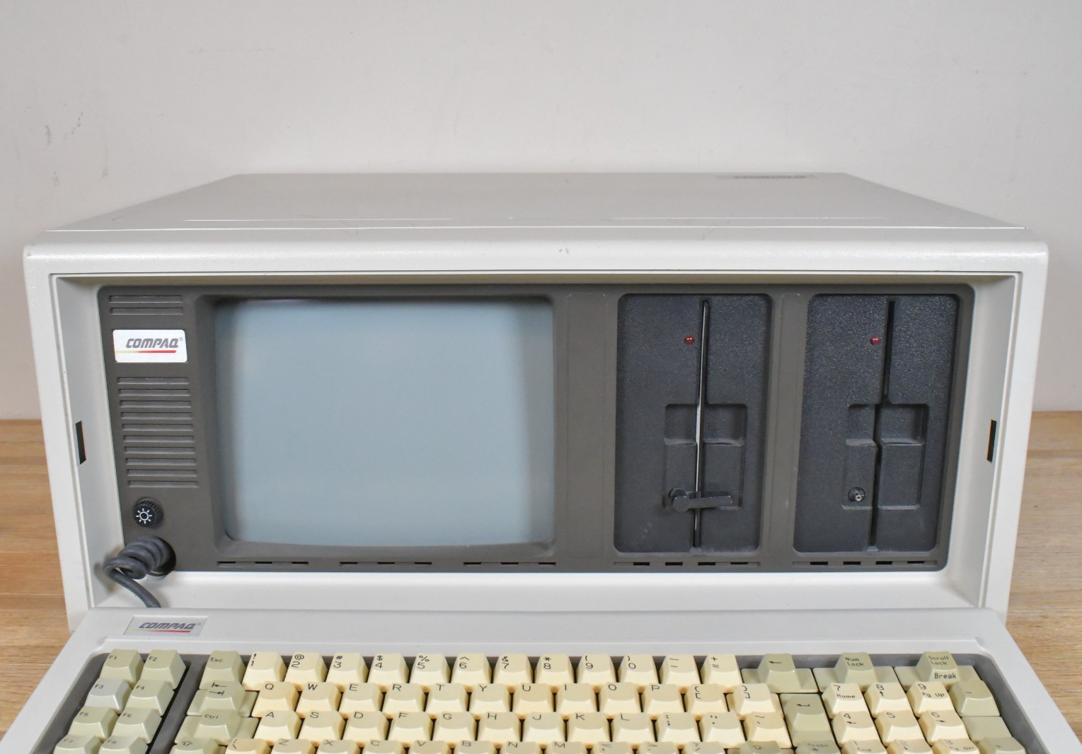Local Pickup ONLY - Portable COMPAQ Model 101709 Sold AS IS Will NOT Boot