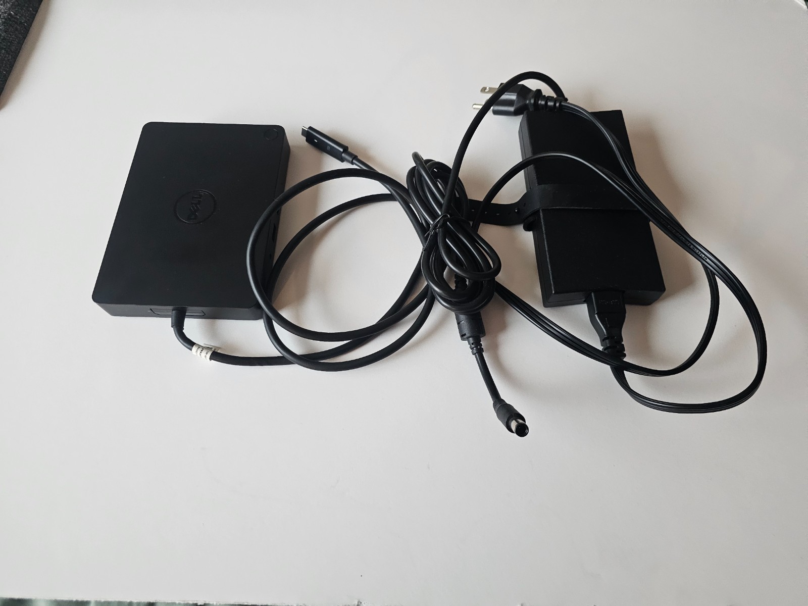 Dell WD15 4K Docking Station K17A  w/ OEM 130w AC + VGA/DP/HDMI Cables set
