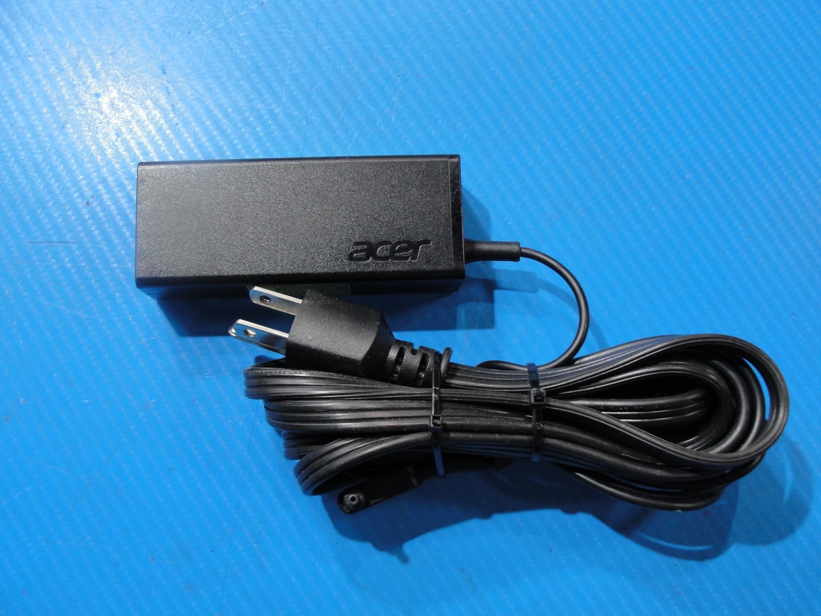 Genuine Acer 45W AC Adapter Charger – 19V 2.37A – 3.0mm × 1.1mm Black Tip