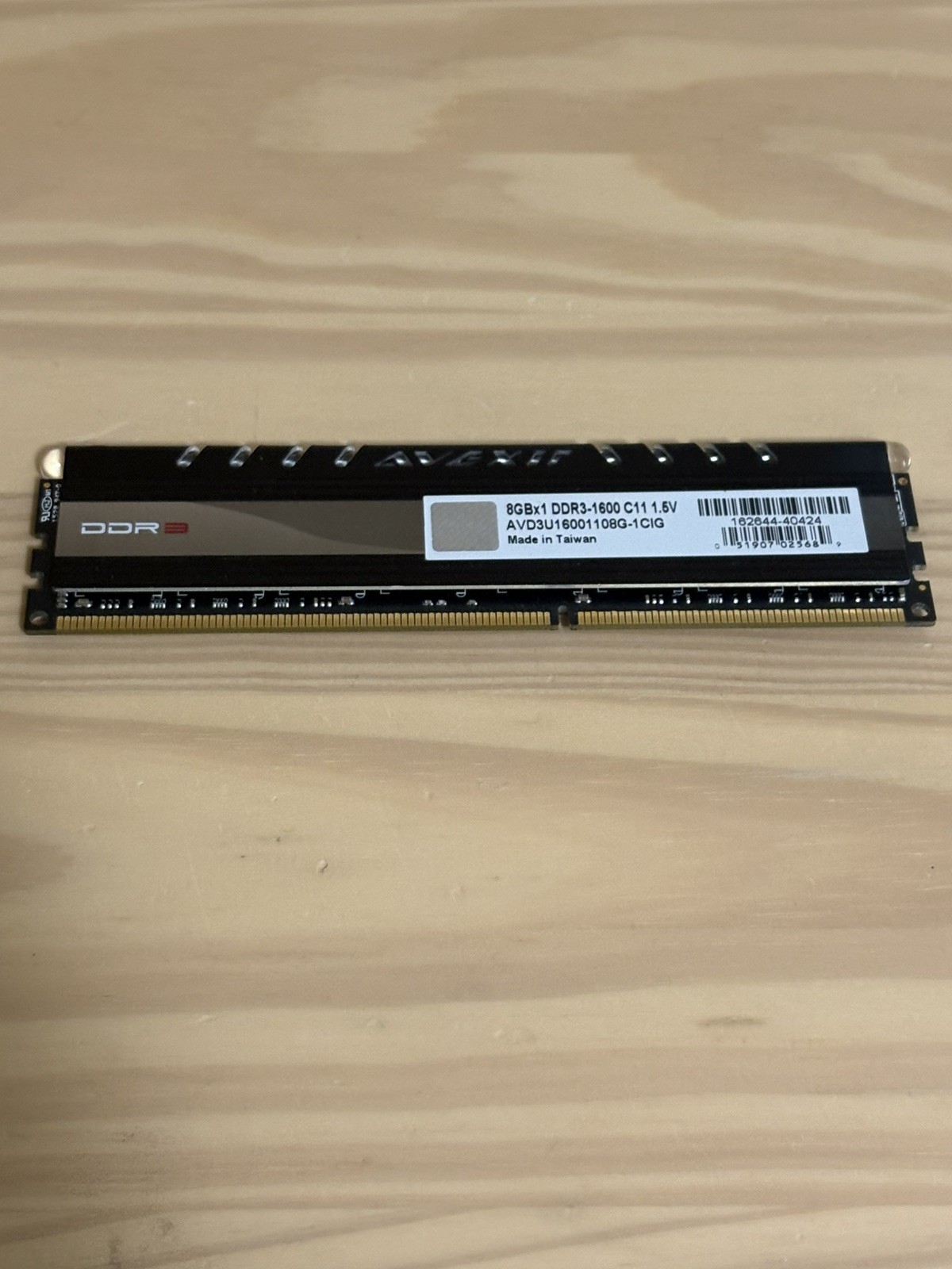 AVEXIR Core Series 8GBx1 DDR3 1600 LED Desktop Memory AVD3U16001108G-1CIG RARE