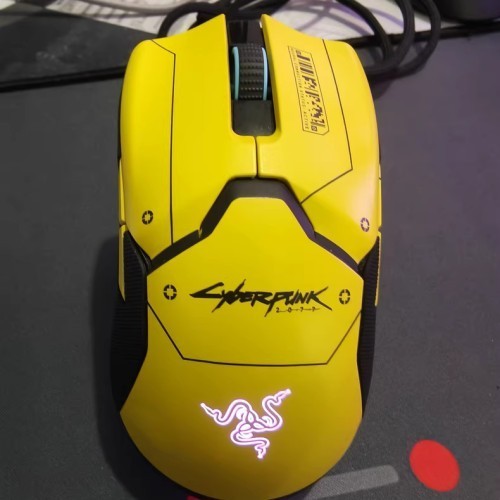 Razer Viper Ultimate Cyberpunk 2077 Edition Wireless Gaming Mouse With Dock z9