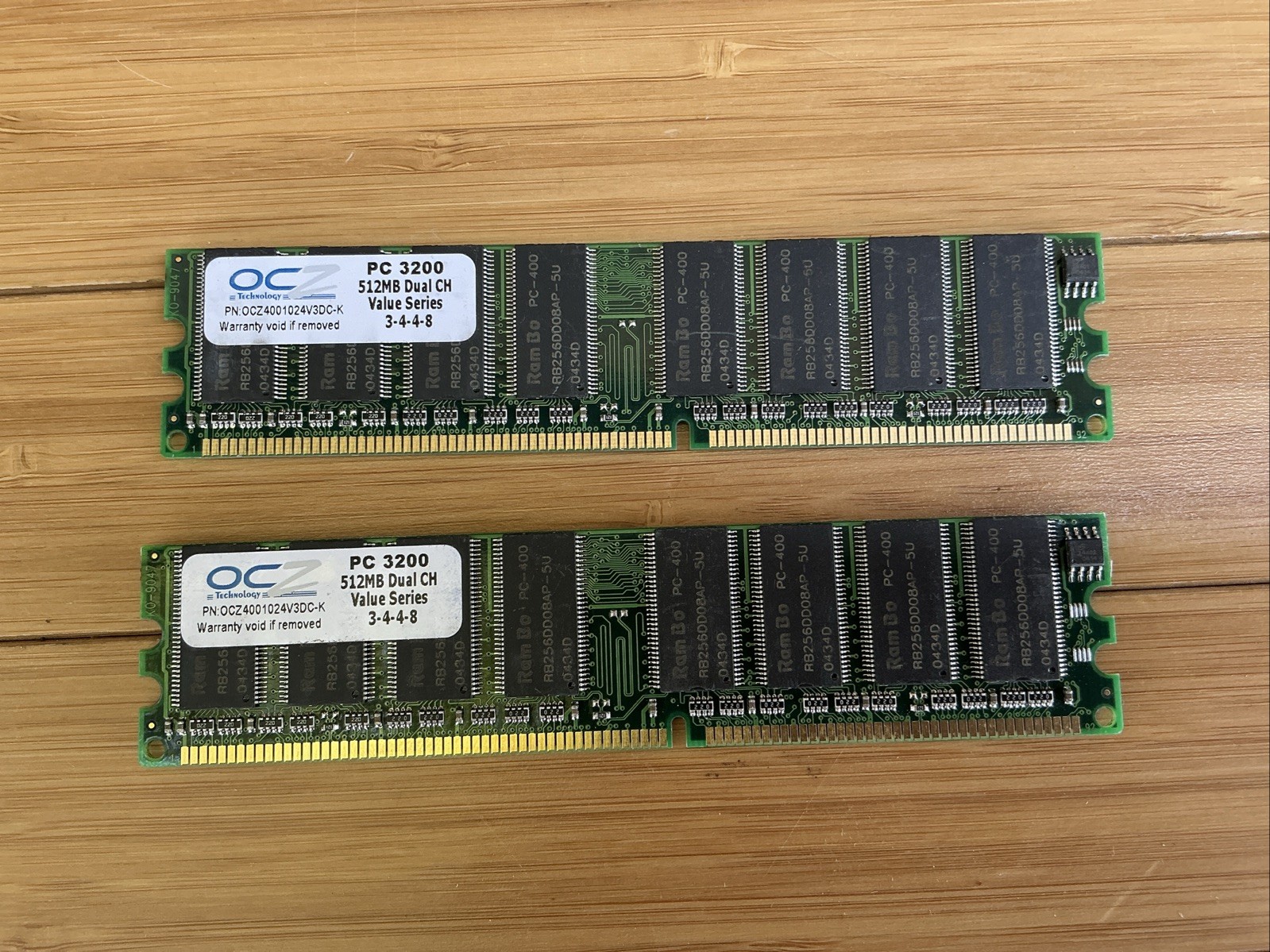 1GB Kit (2 x 512MB) OCZ OCZ400512V25 PC3200 400MHz DDR1 Non-ECC Desktop Memory