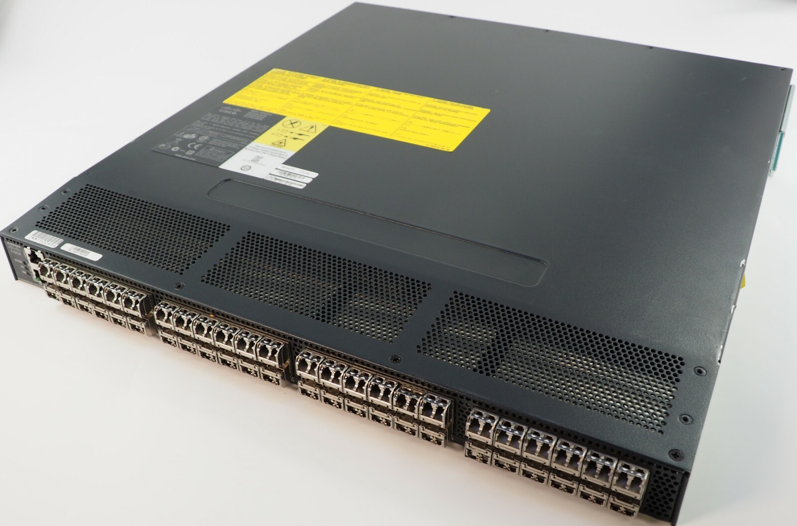 Cisco MDS (DS-C9148-32P-K9) 32-Ports External Switch  w/ 48x DS-SFP-FC8G-SW