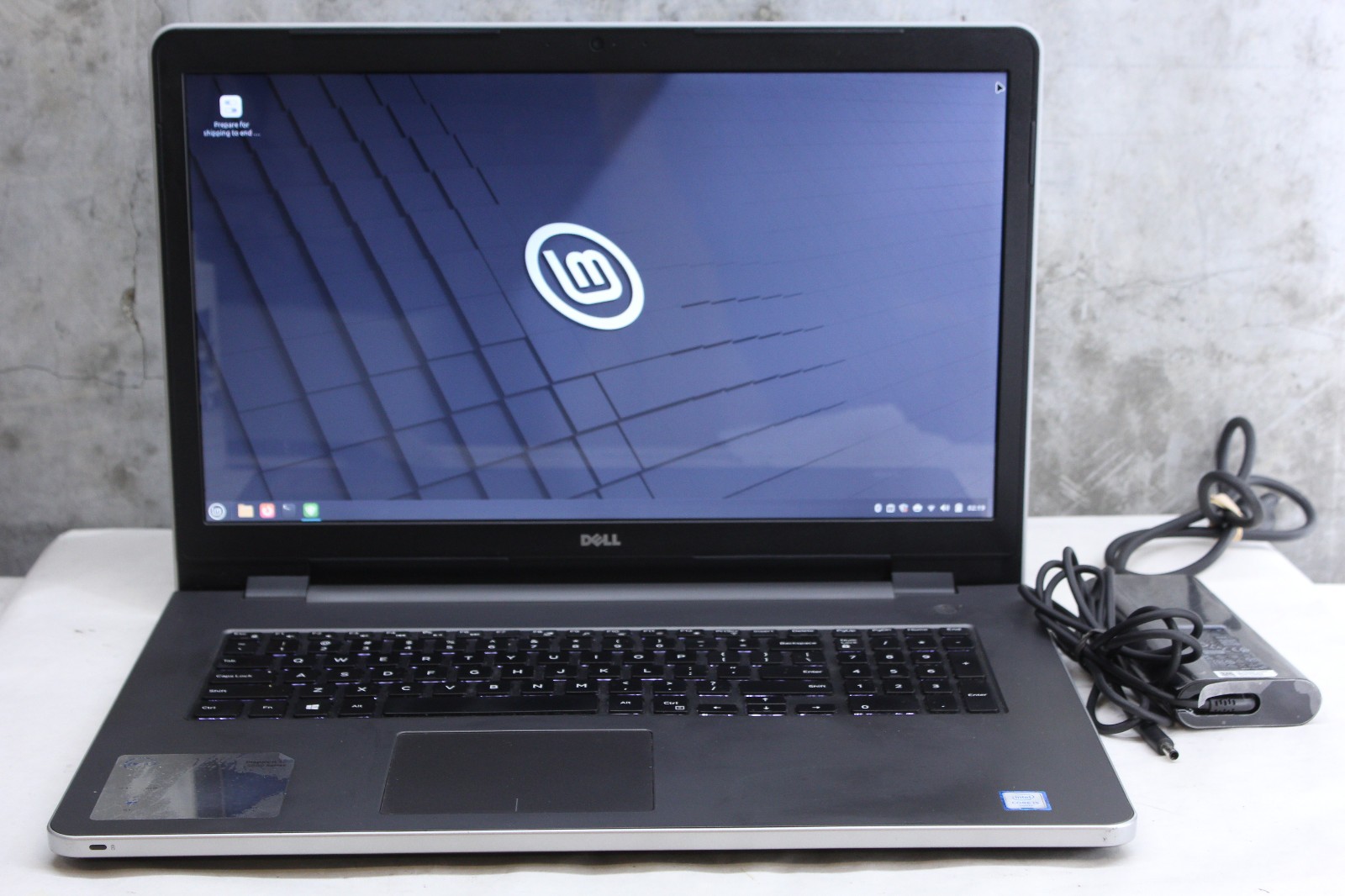 Dell Inspiron 5759 *Cosmetic Grade B-* i5-6200U 8GB 200GB SSD Linux Mint - Read