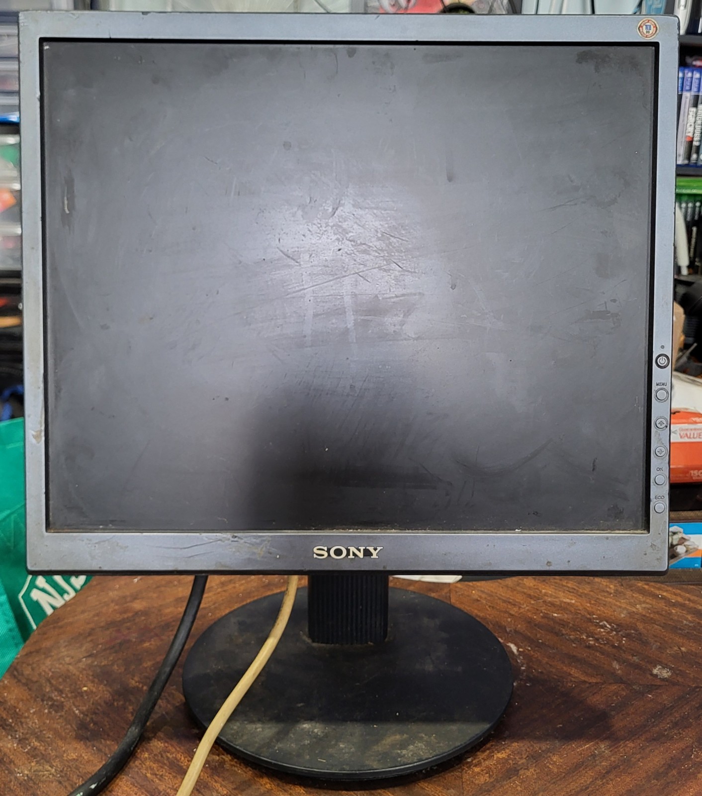 Sony SDM-S73 TFT LCD Color Computer Display Monitor