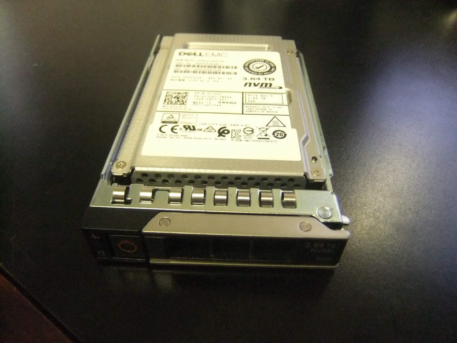 Dell EMC 17C57 2.5" 3.84TB 512e GEN 3 NVMe SSD DRIVE KCD5XLUG3T84