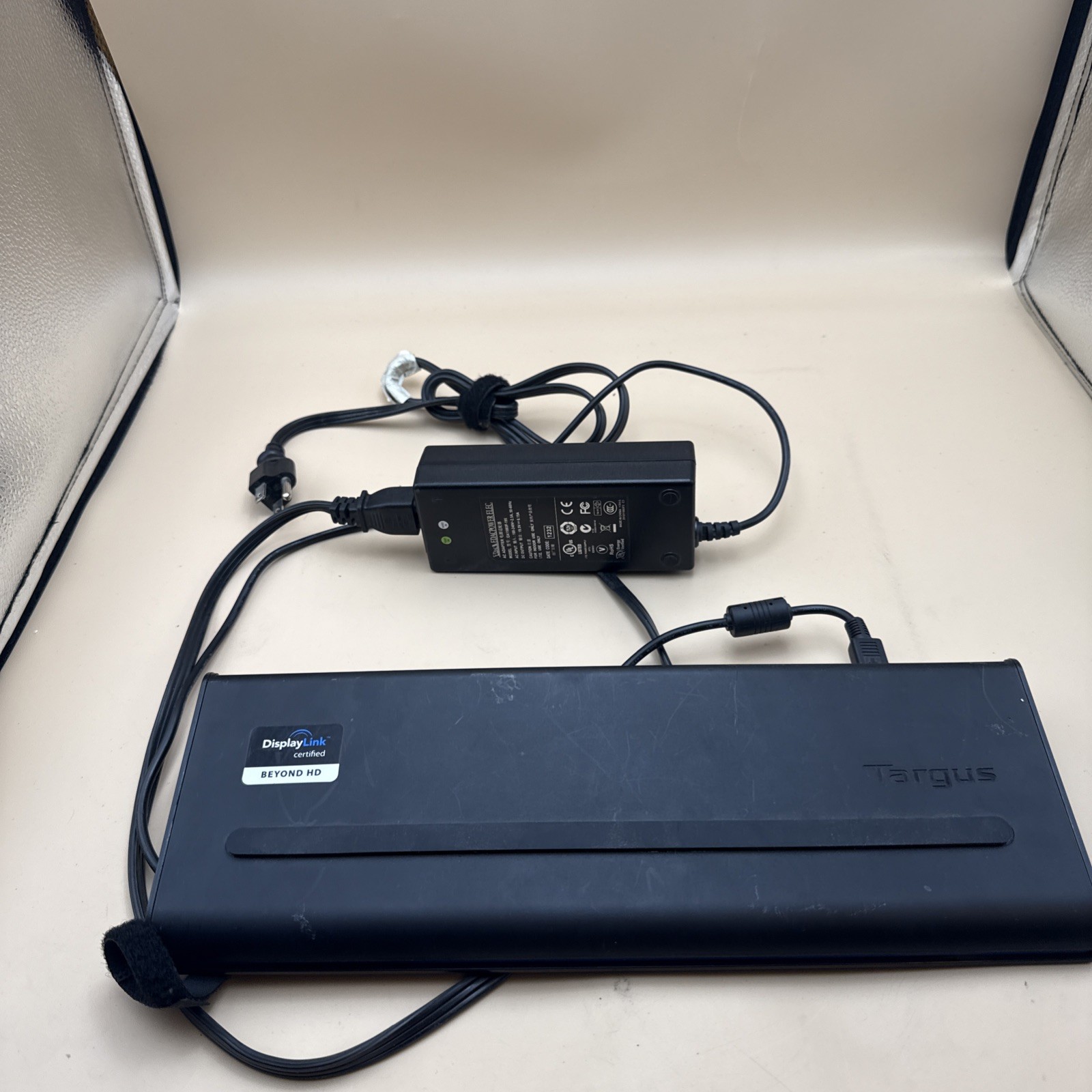 Targus ACP71USZ Universal USB 3 DUAL DVi HDMI Docking Station+ POWER Adapter