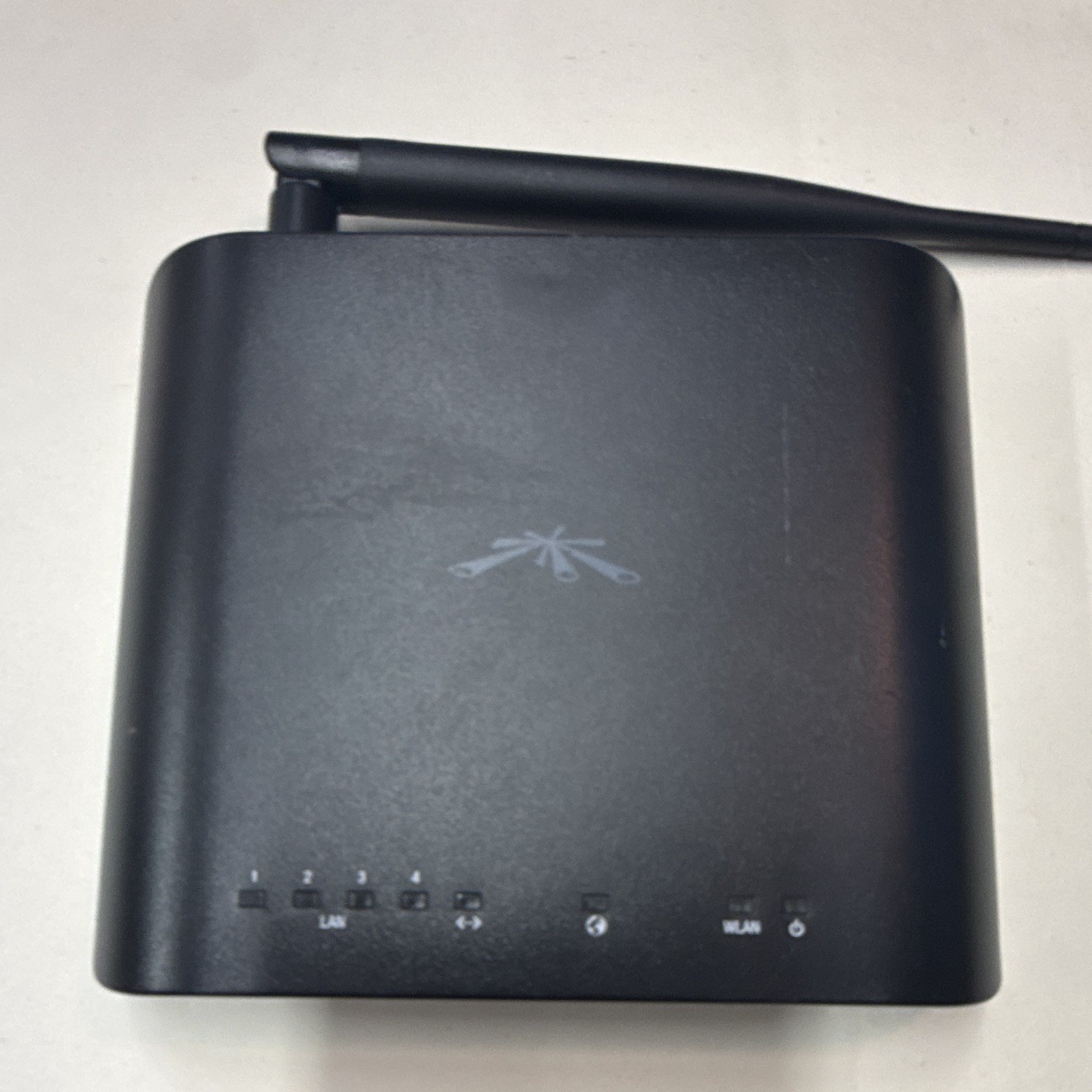Ubiquiti Networks airRouter HP 802.11n WiFi Router 150Mbps 4-Port USB Black