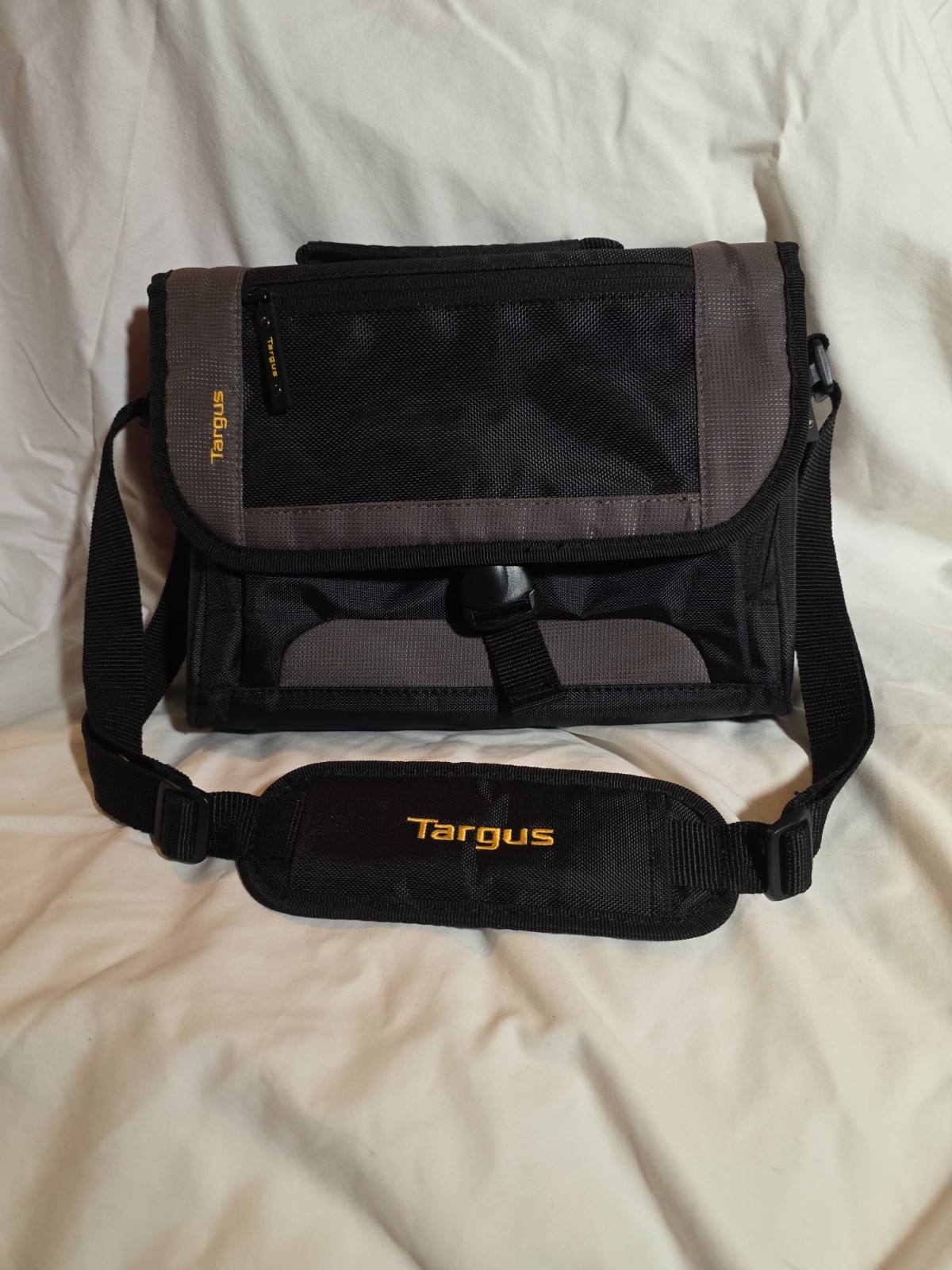 Targus 11 Inch Messenger Bag