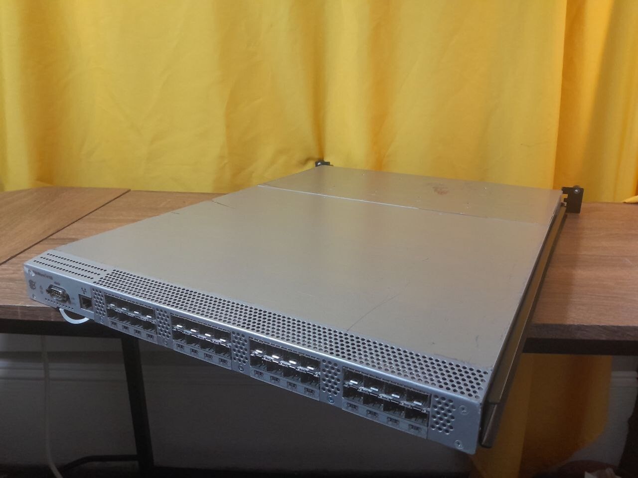 Brocade Silkworm 4100 Fibre Channel Switch 32 Ports - Turns ON - DM