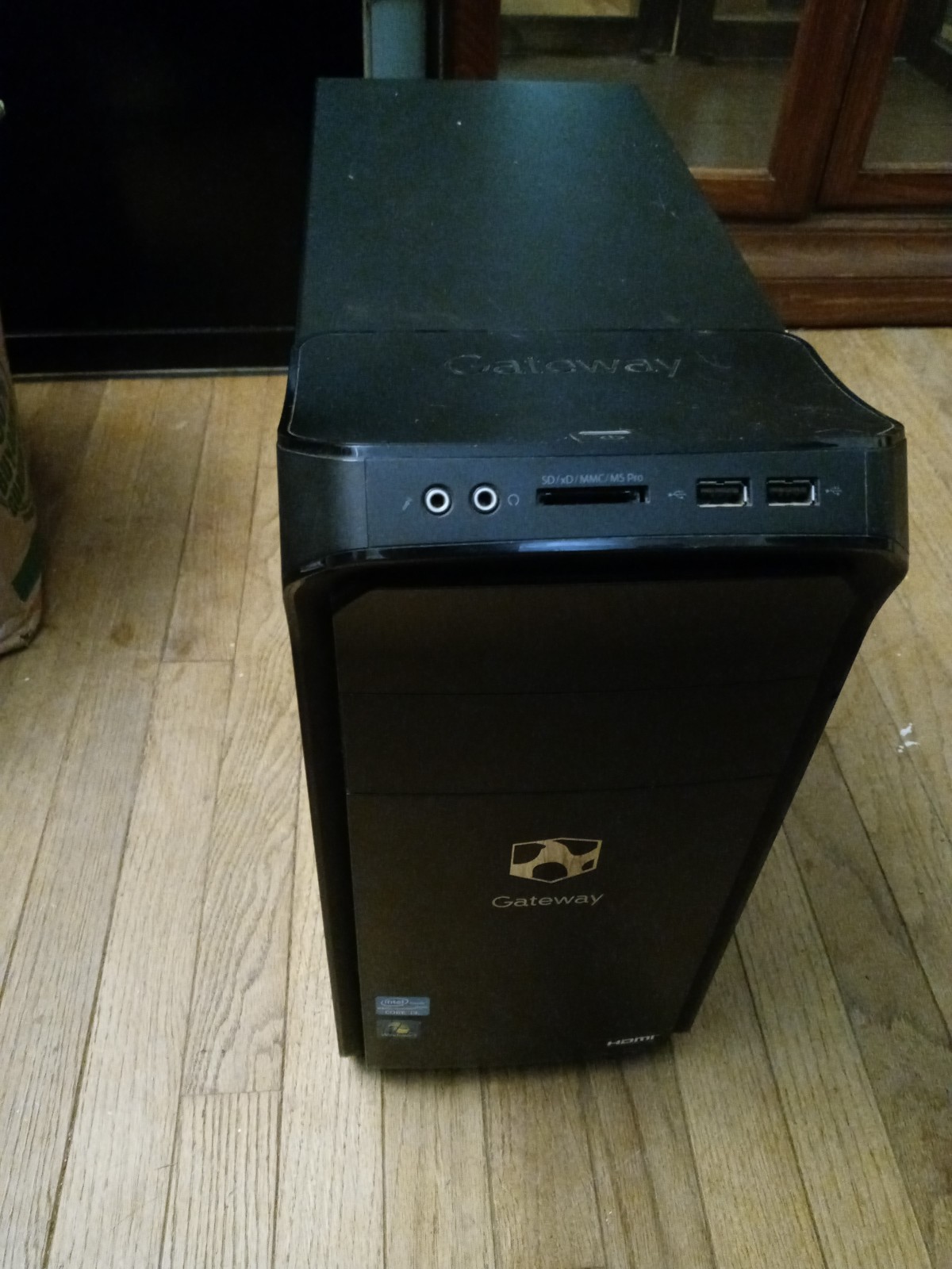 Gateway DX4870 Intel Core i3 with Widows 11 Pro Education