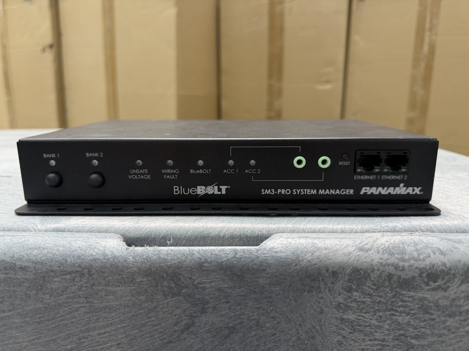 Panamax SM3-PRO 3-Outlet Power Surge Connector System Manager
