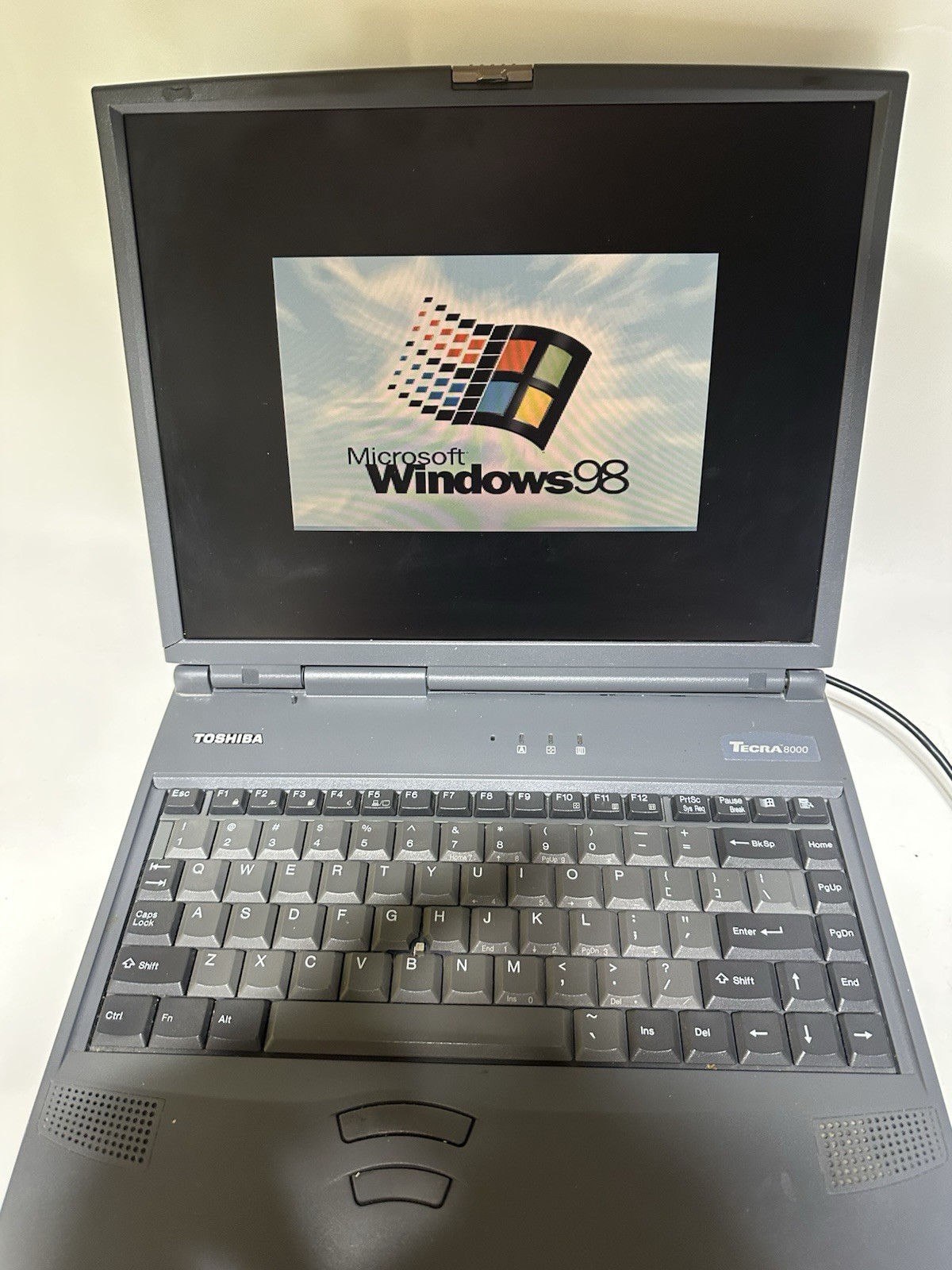 Vintage Toshiba Tecra 8000 PII 14.1" 8GB Laptop Notebook Computer Windows 98