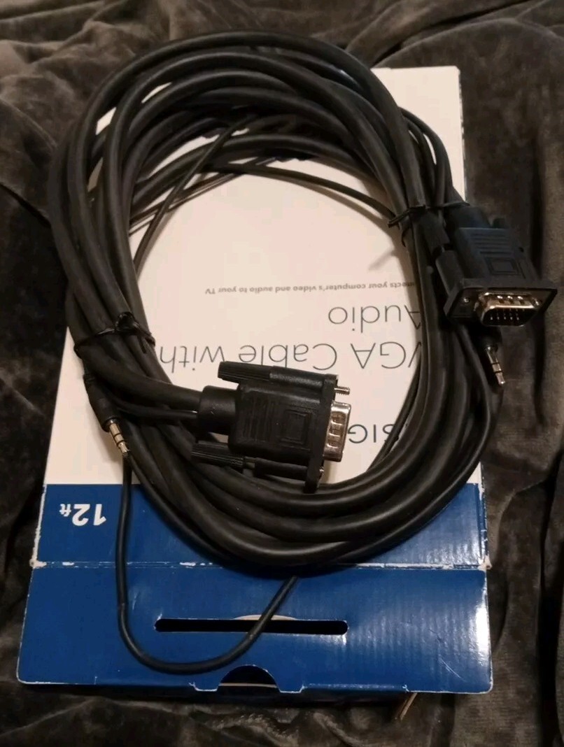 Insignia NS-PV12531 12 inch VGA Cable with Audio - Black