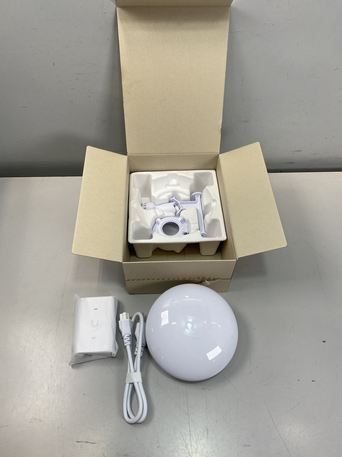 Ubiquiti - Networks Wave Pico 60 GHz PtMP Station - White