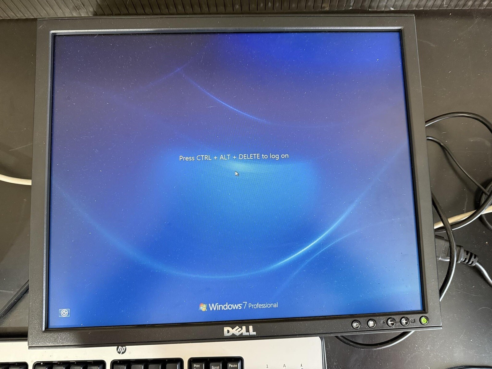 Dell E2211H LED LCD Monitor and  speaker
