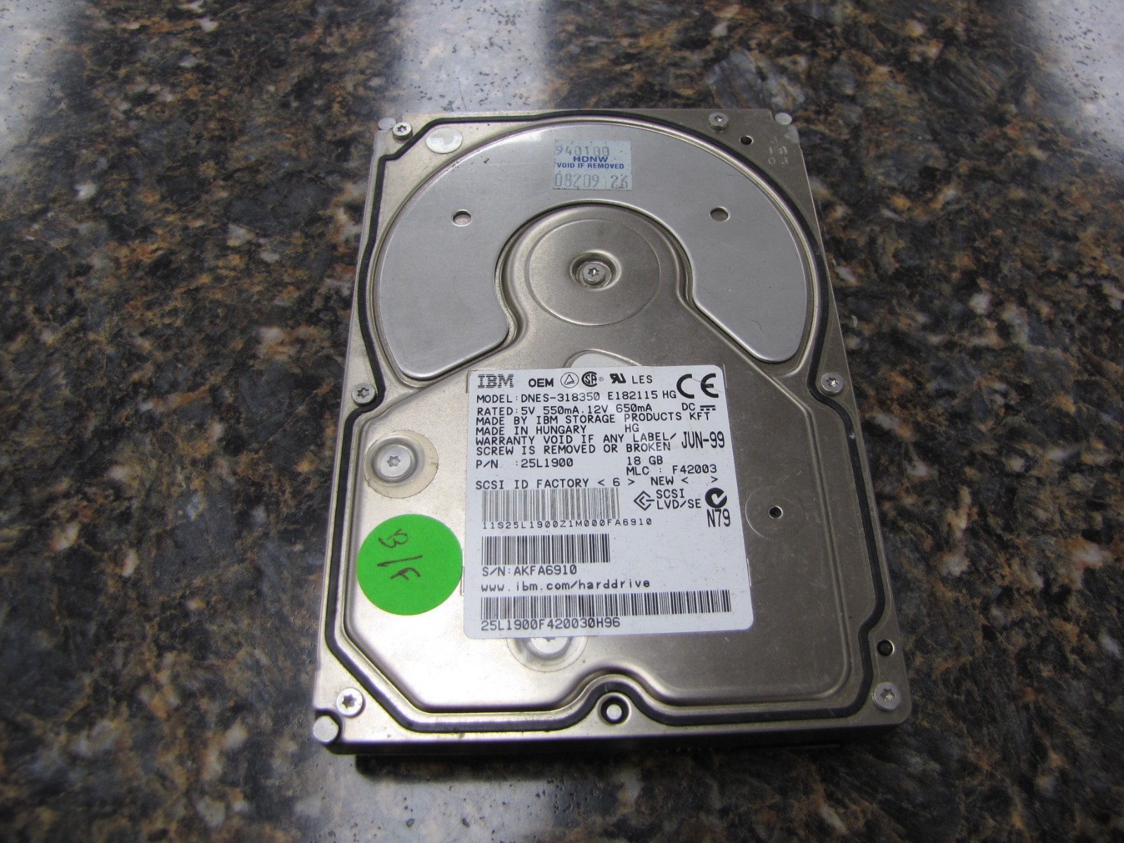 Vintage IBM 18GB 3.5" HDD DNES-318350 Drive - NQ36