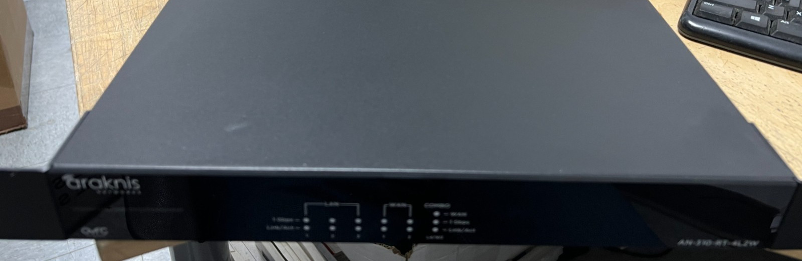 Araknis AN-310-RT-4L2W Dual WAN Gigabit VPN Router Firewall r679