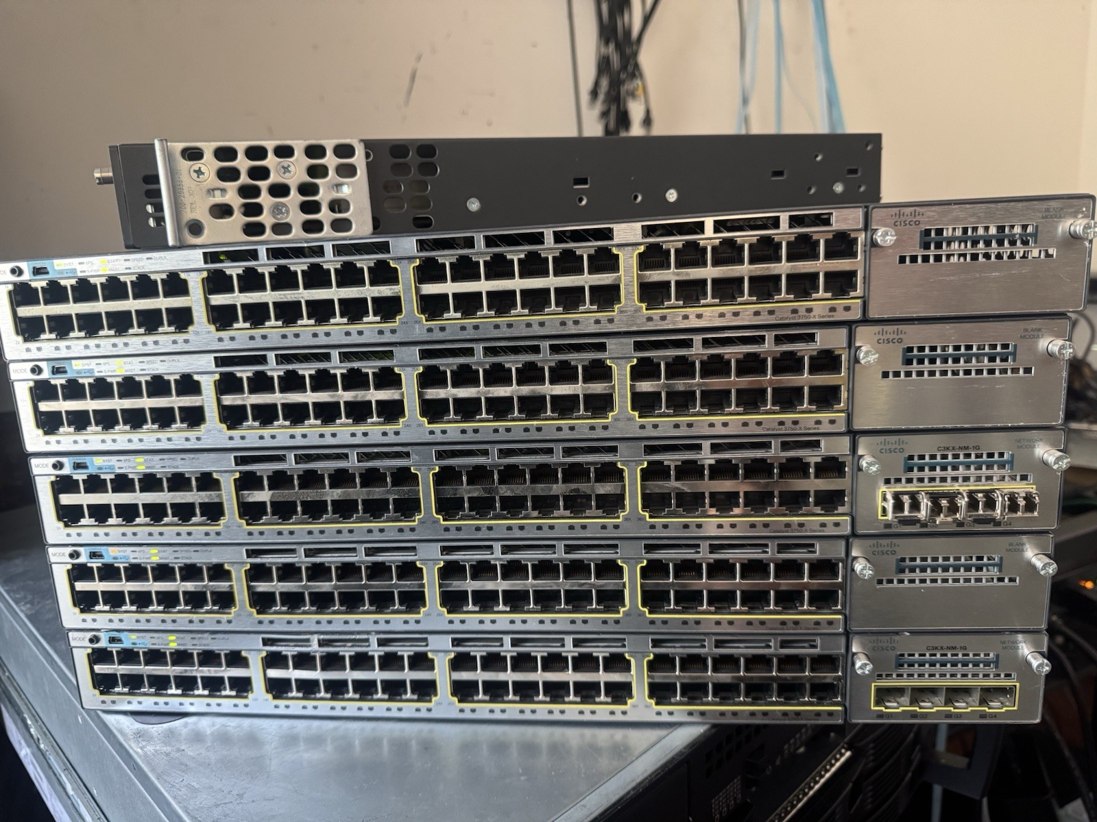 Cisco WS-C3750X-48T-S 48-Port Gigabit Switch 2x 350W AC PSUs IOS 15.2 E10
