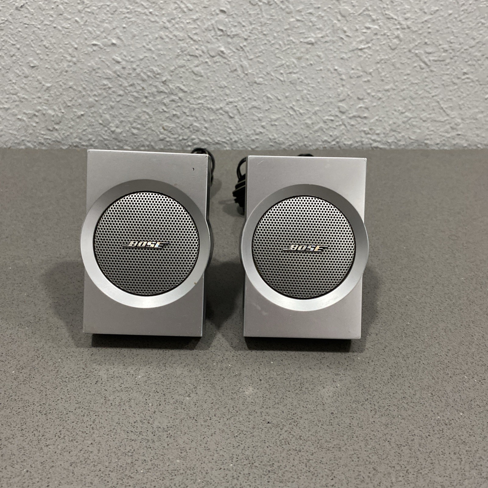 A Pair of Speakers Bose Companion 3 Multimedia Speakers No Subwoofer