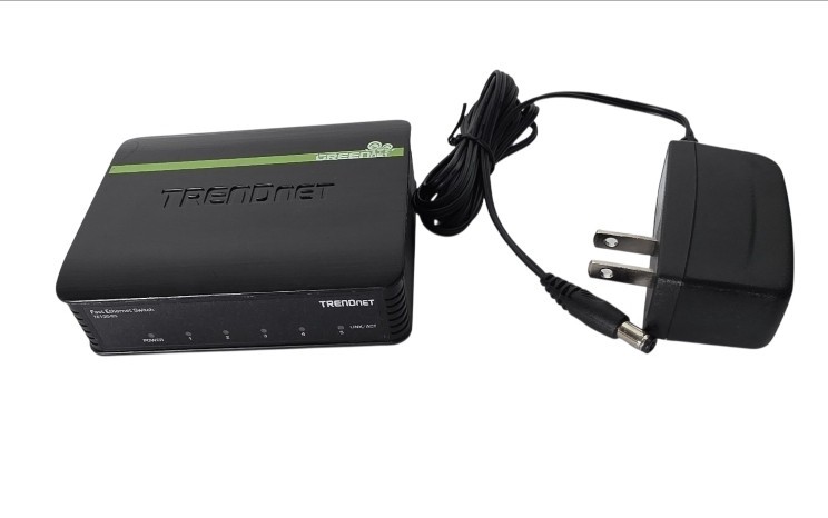 Trendnet 5 Port Ethernet Switch TE100-S5/A  ( with power charger) 